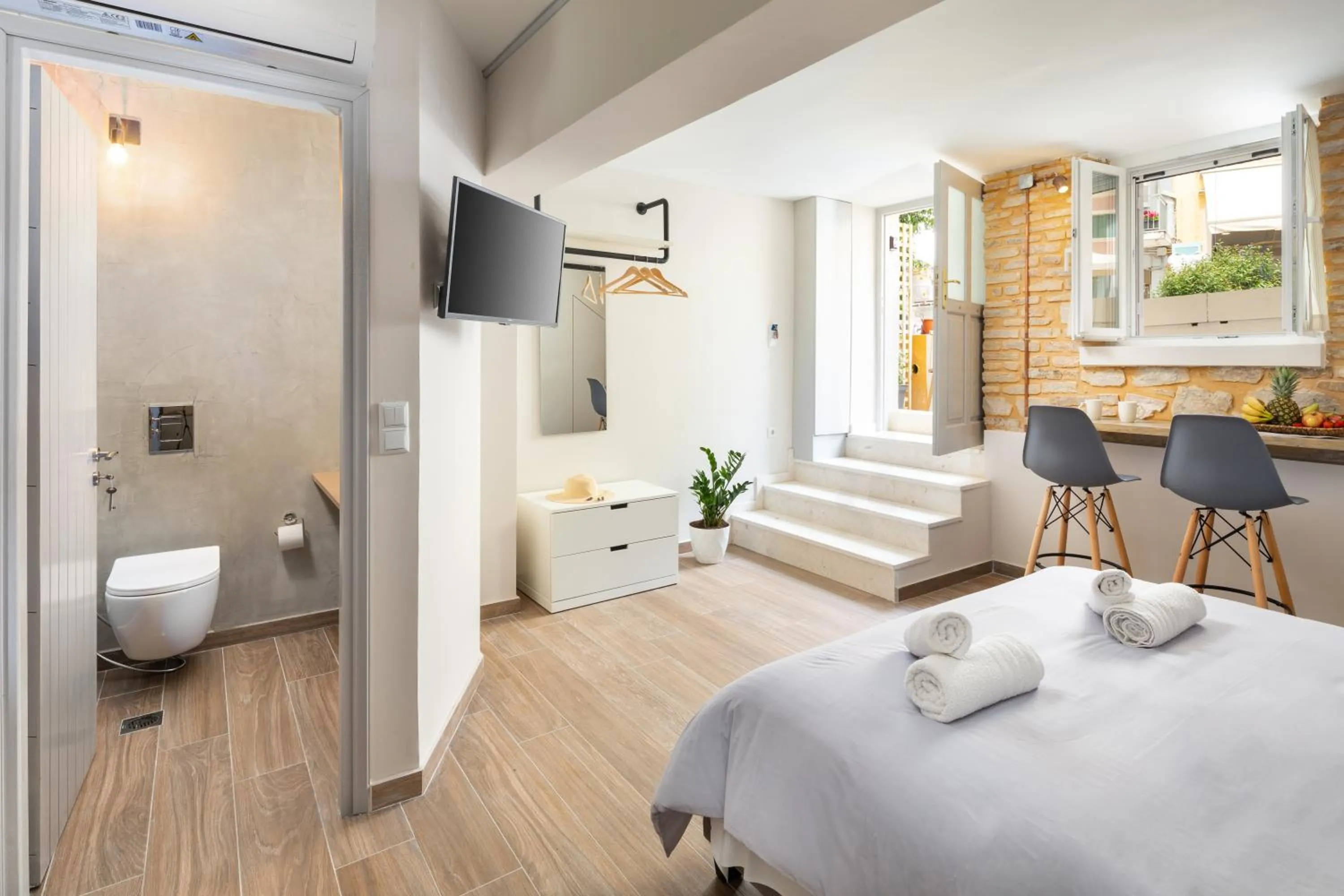 Photo of the whole room, Bed in Kâmara Old Town Studios