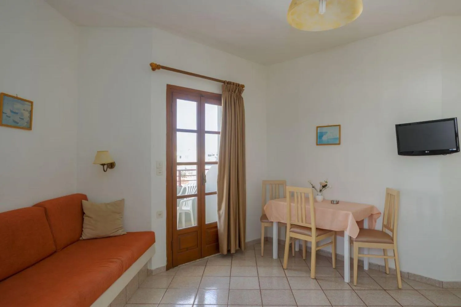 TV and multimedia in John Mary Apartments by Estia