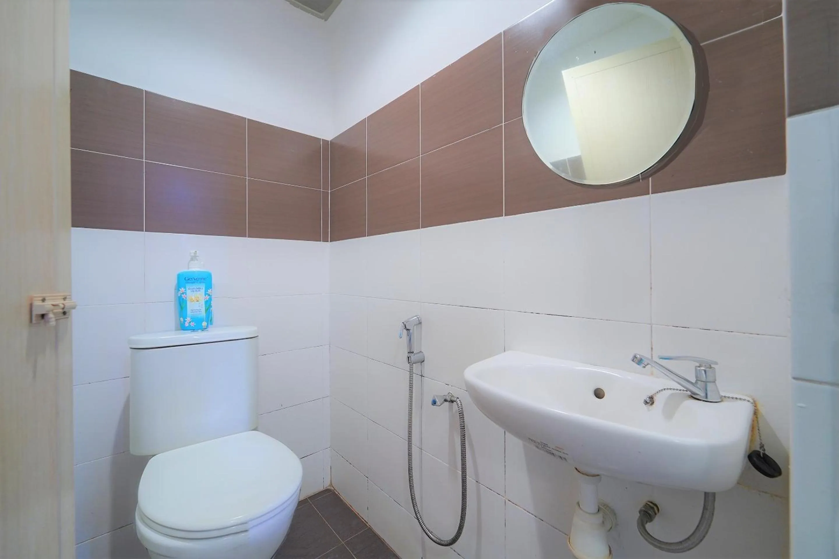 Bathroom in Hotel O V Stay Guesthouse