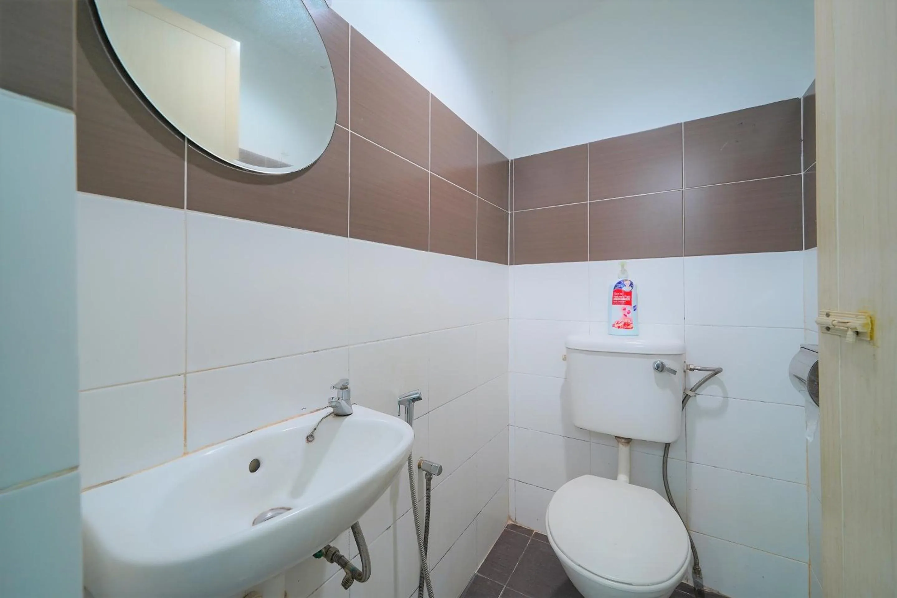 Bathroom in Hotel O V Stay Guesthouse