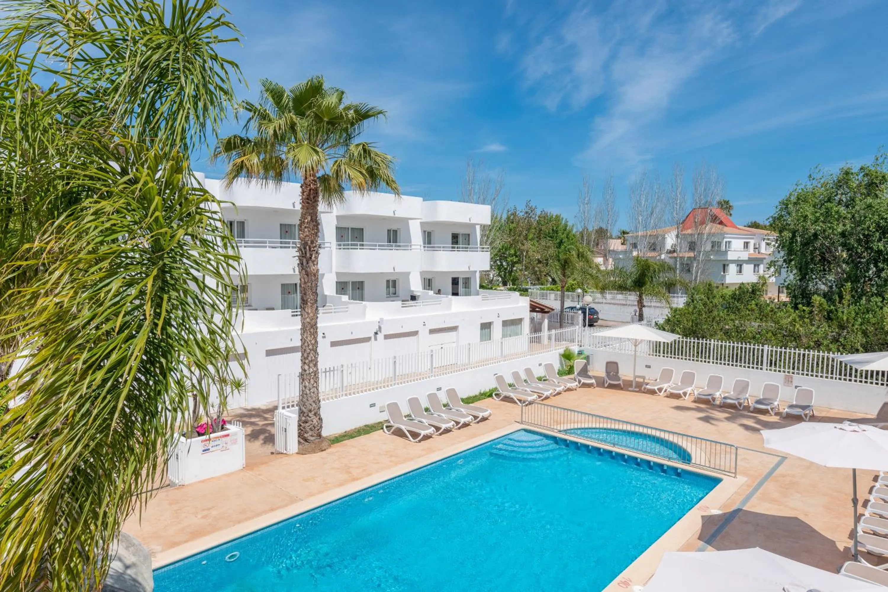 Property building in Olive Beach Apartamentos