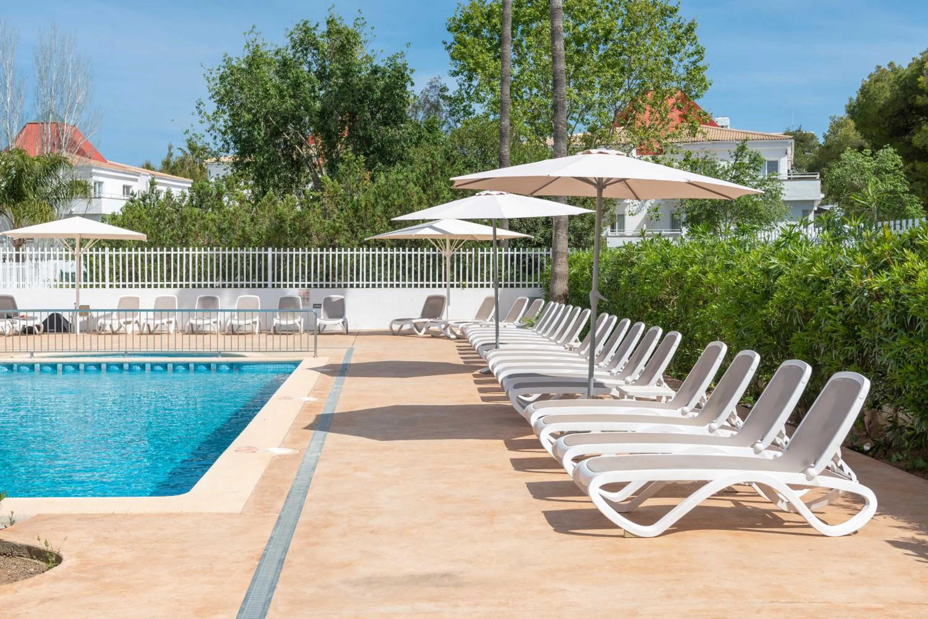 Swimming pool in Olive Beach Apartamentos