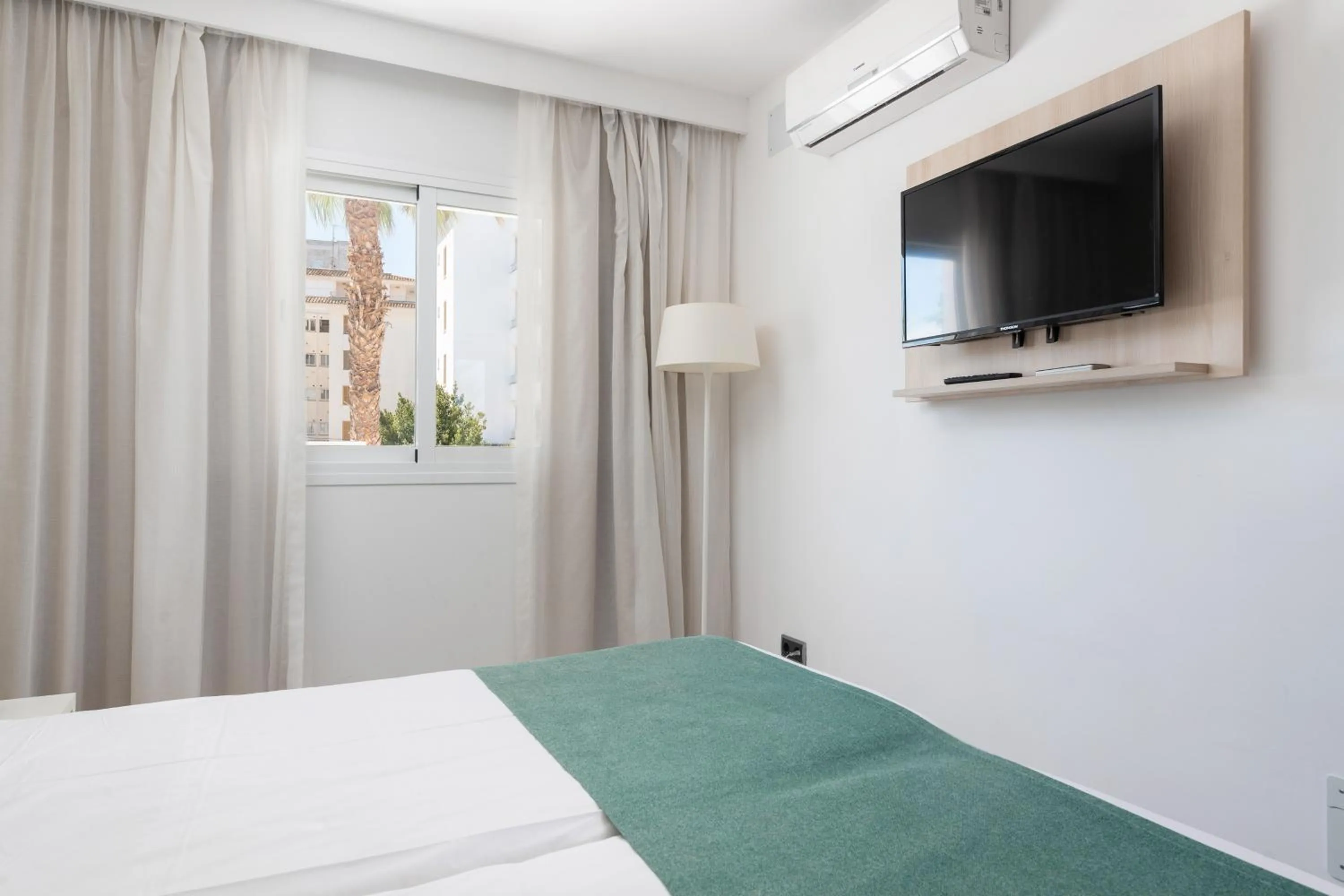 TV and multimedia, Bed in Olive Beach Apartamentos