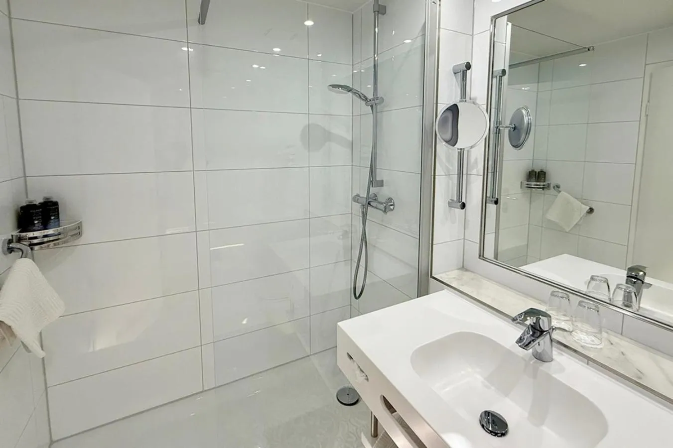 Shower in Hotel Döllnsee-Schorfheide