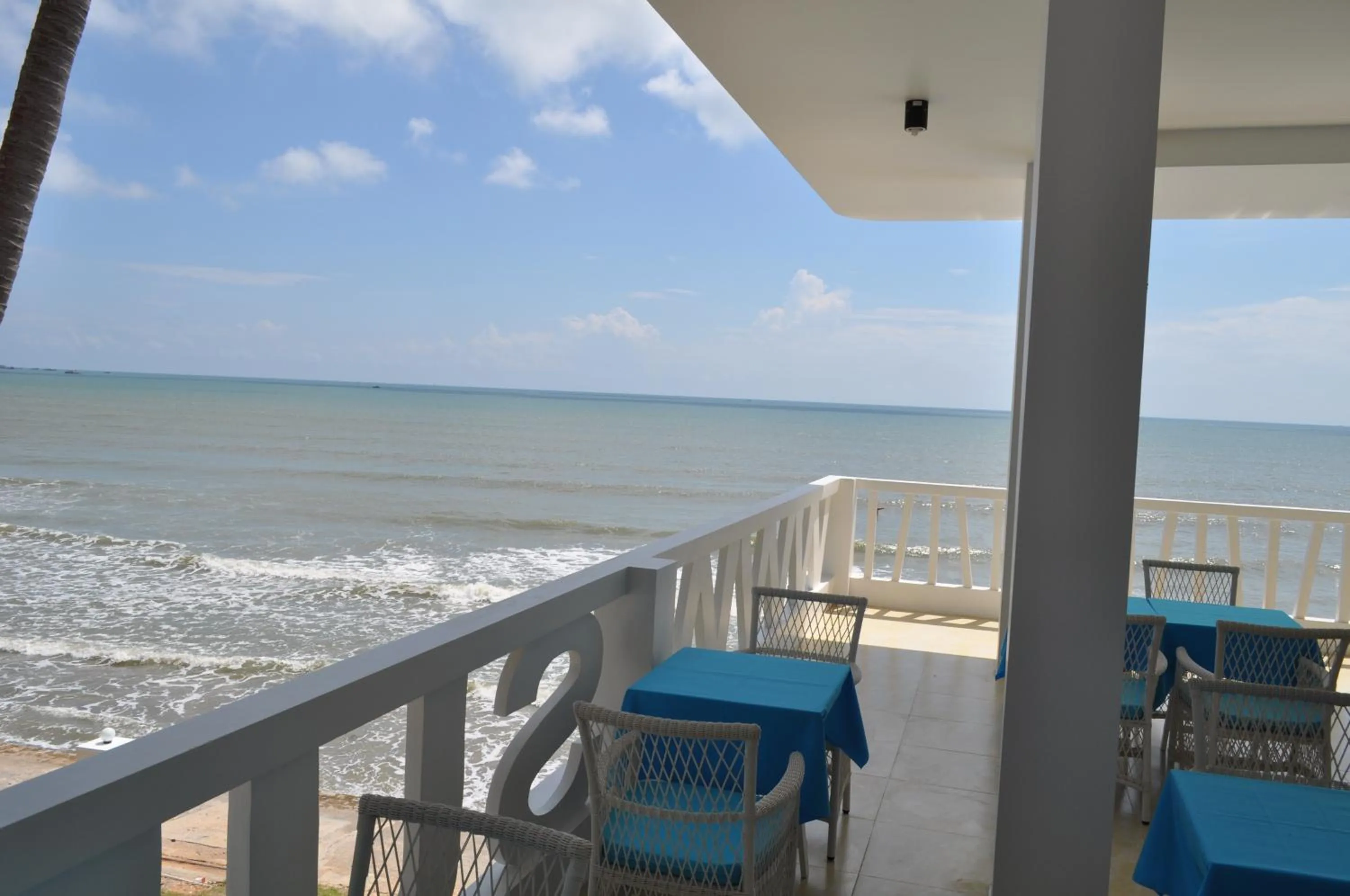 Restaurant/places to eat in Surf4You Residence