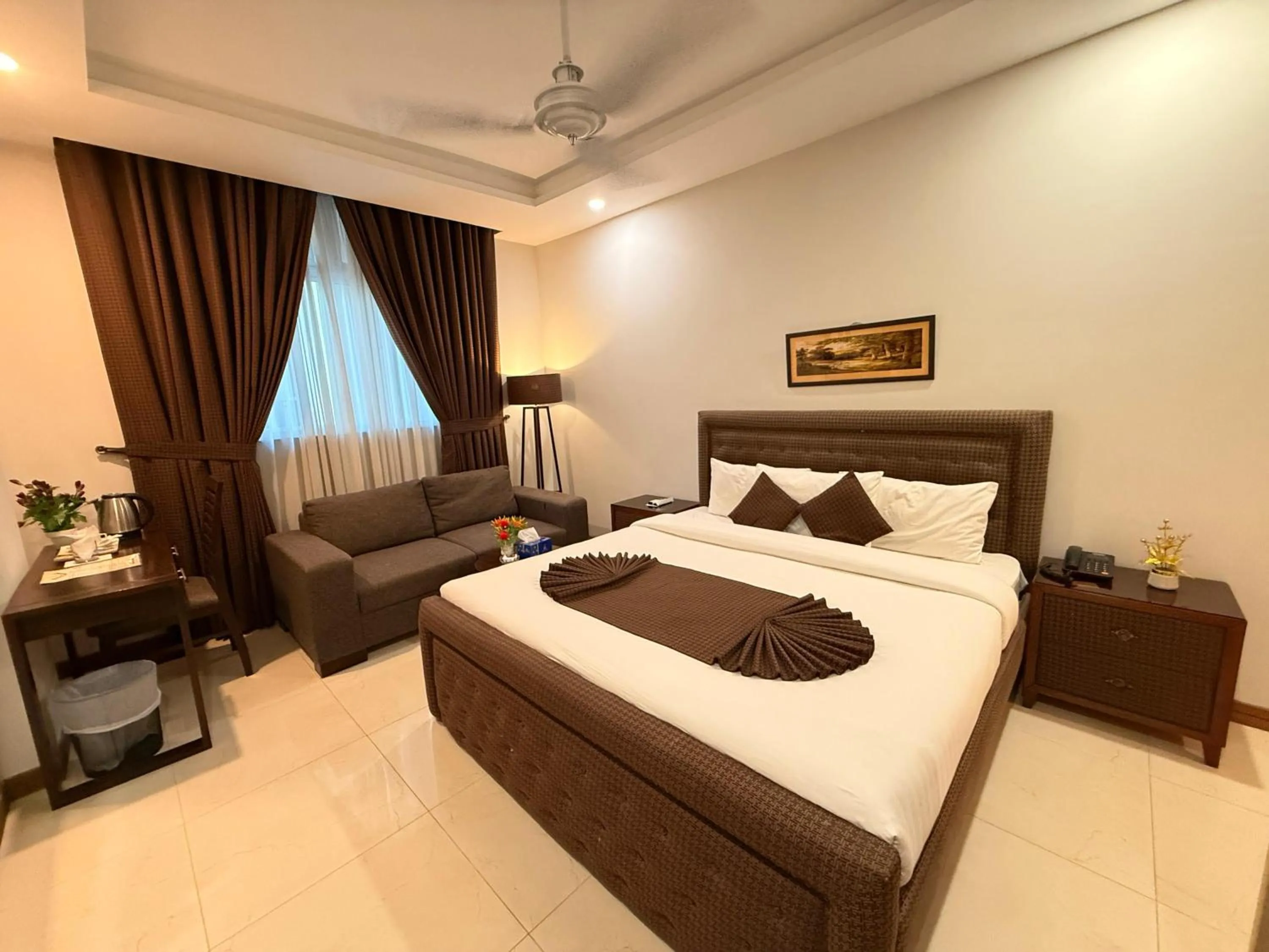 Bedroom, Bed in Atlas Hotel Islamabad