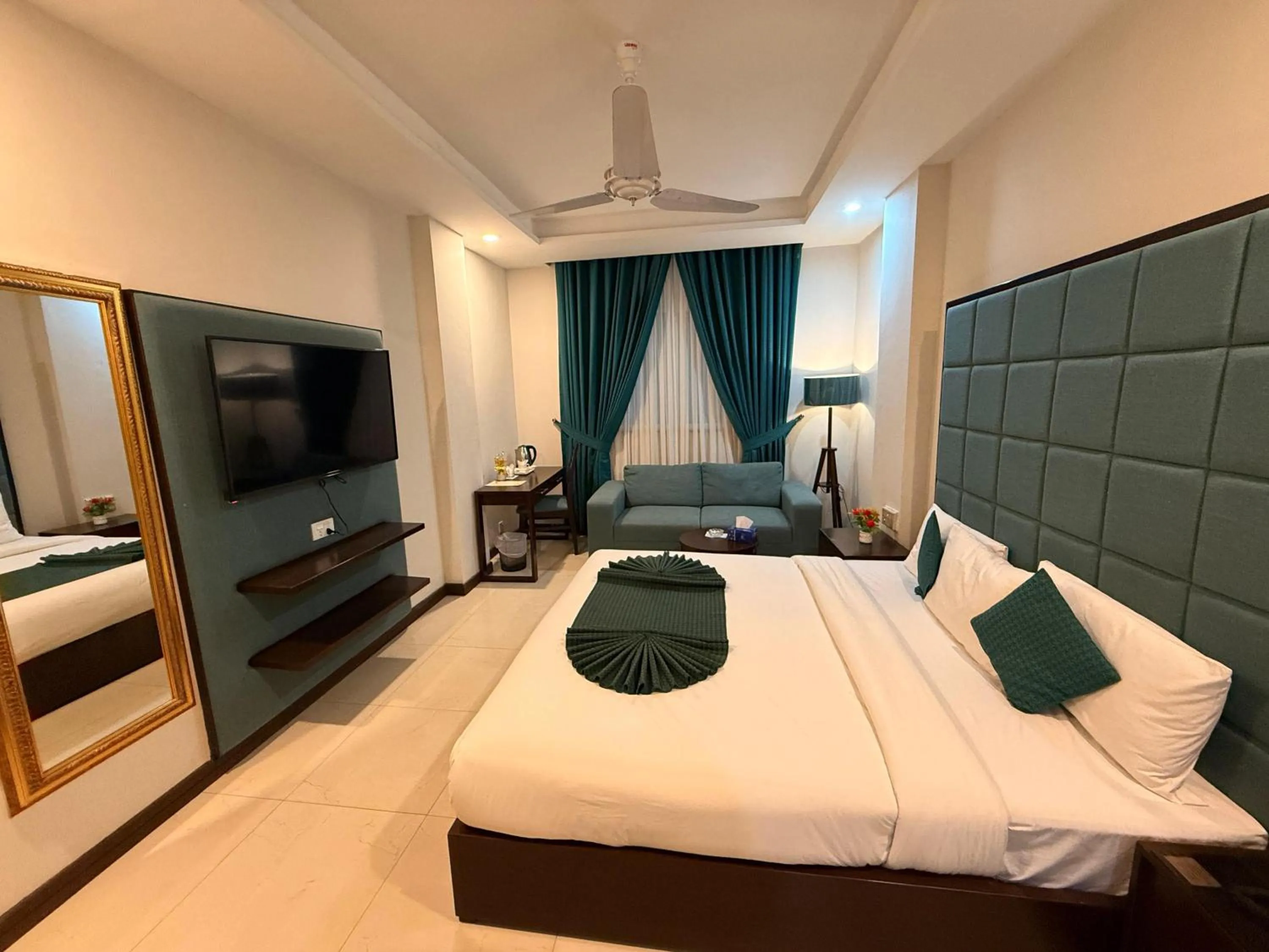 Bedroom, Bed in Atlas Hotel Islamabad