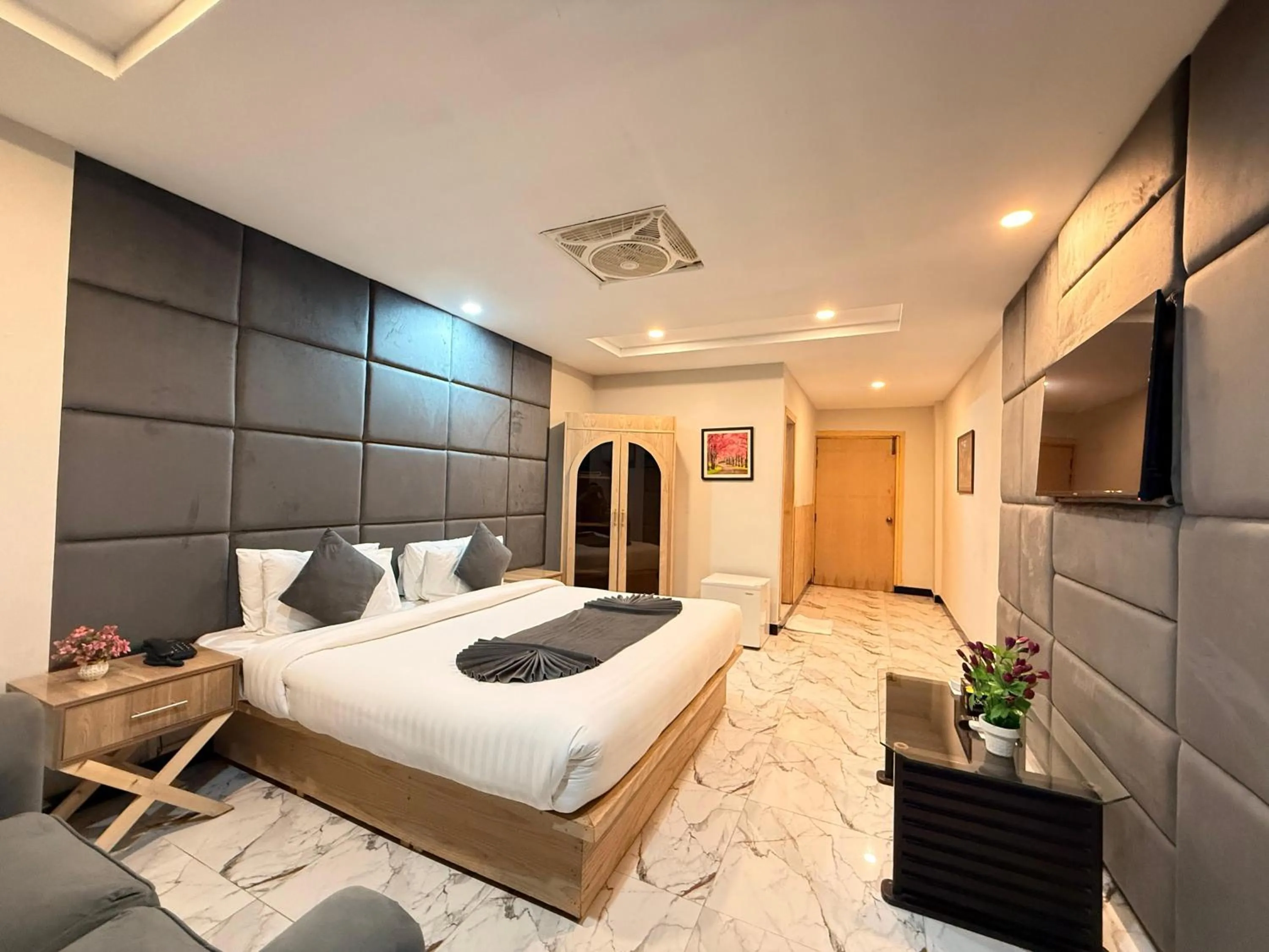 Bedroom, Bed in Atlas Hotel Islamabad