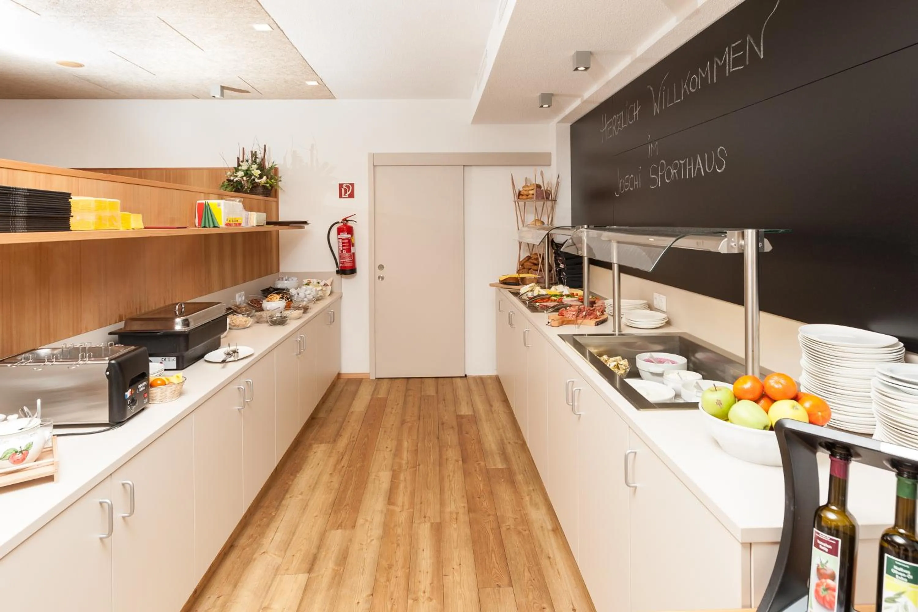 Buffet breakfast in JoSchi Sporthaus Hochkar