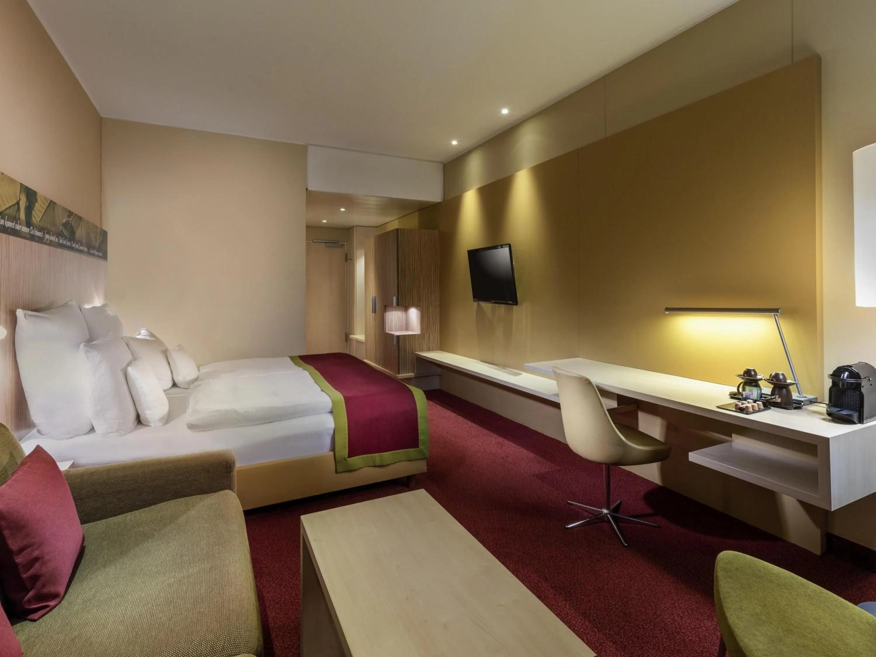 Bedroom, Bed in Mövenpick Hotel Frankfurt City Messe