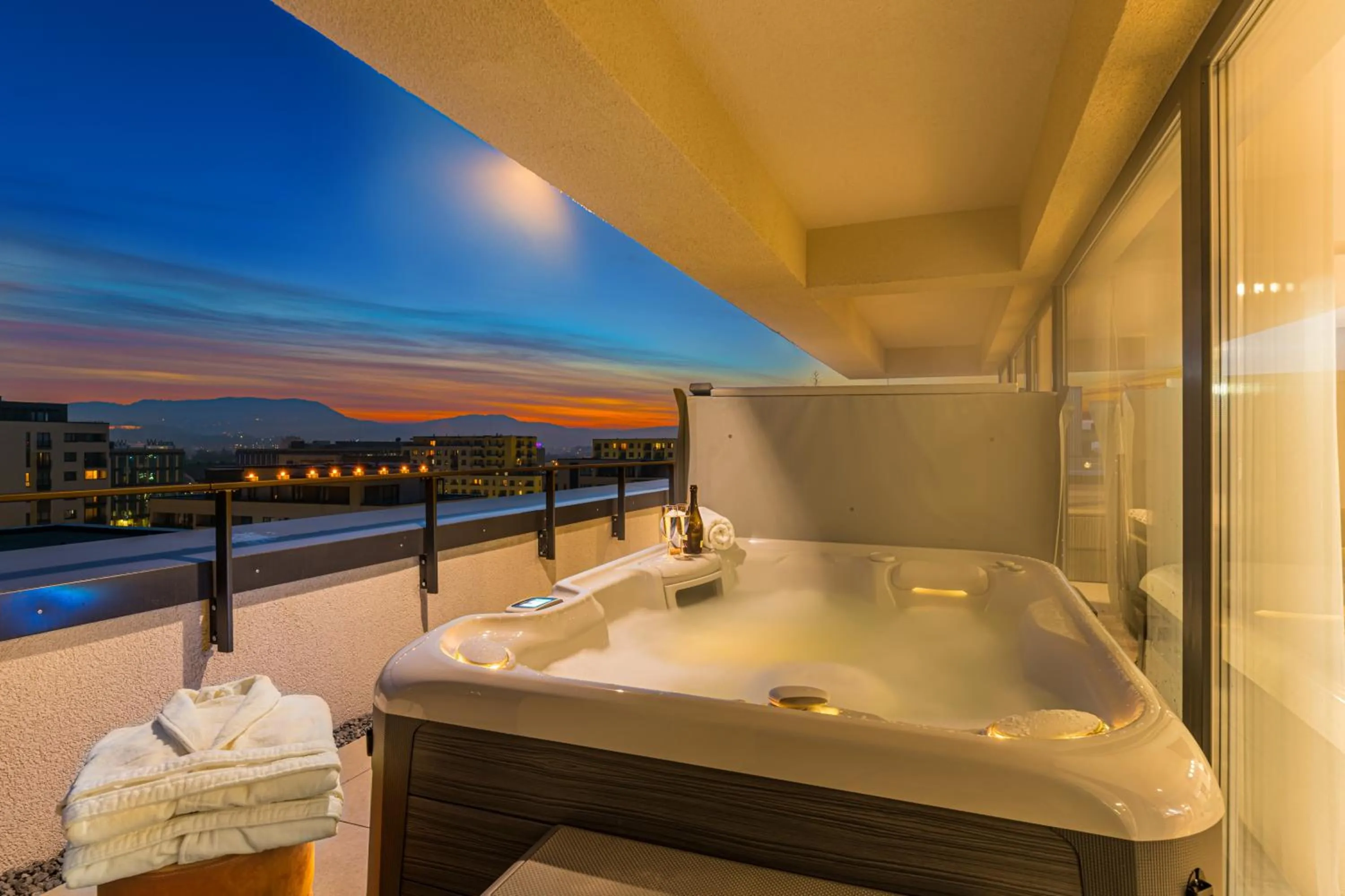 Hot Tub in MK Apartments Brasov