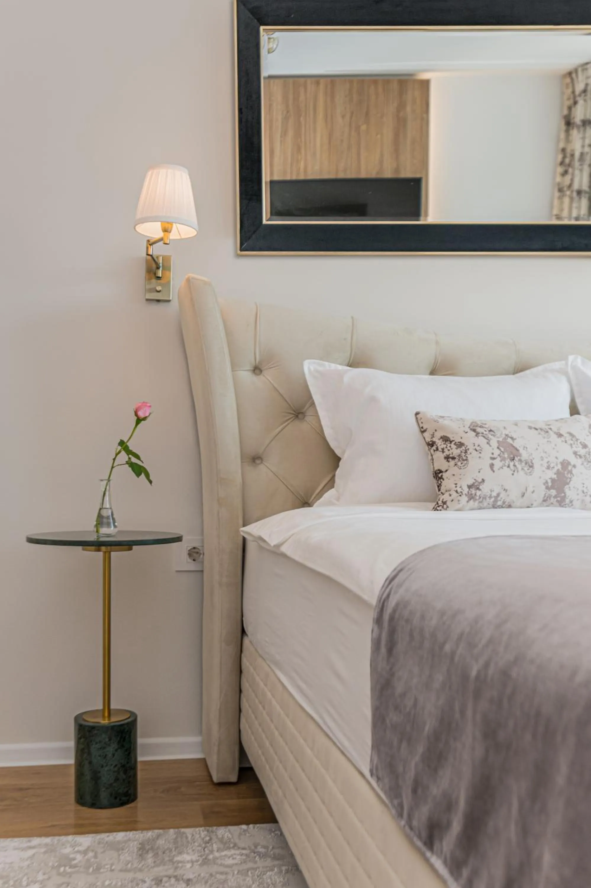 Bed in MK Apartments Brasov