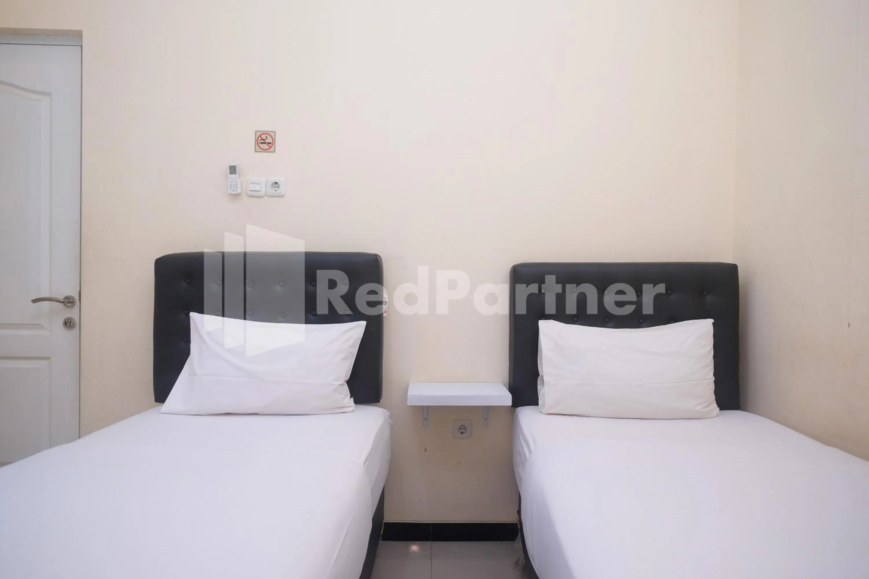 Bed in Griya Loka 2 Syariah Near Simpang Lima Mitra Reddoorz
