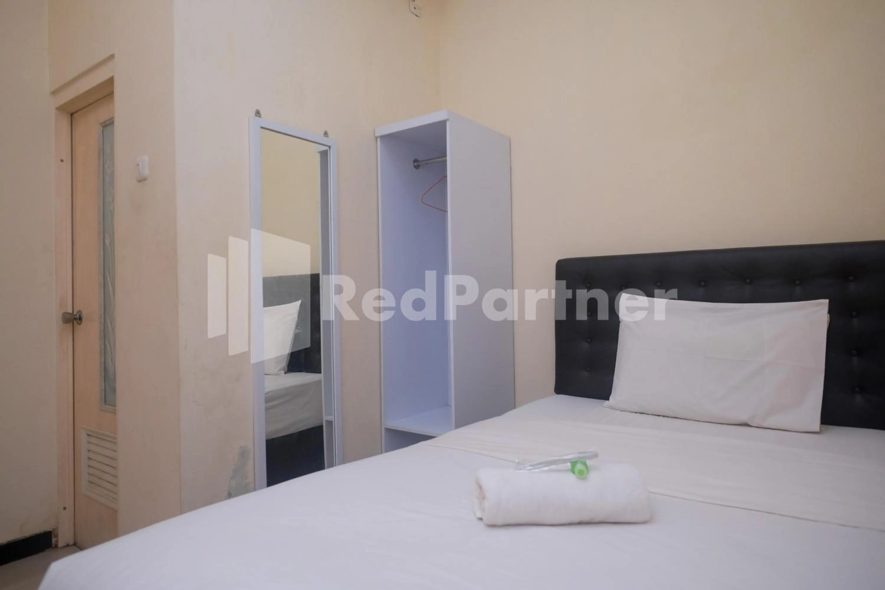 Bed in Griya Loka 2 Syariah Near Simpang Lima Mitra Reddoorz