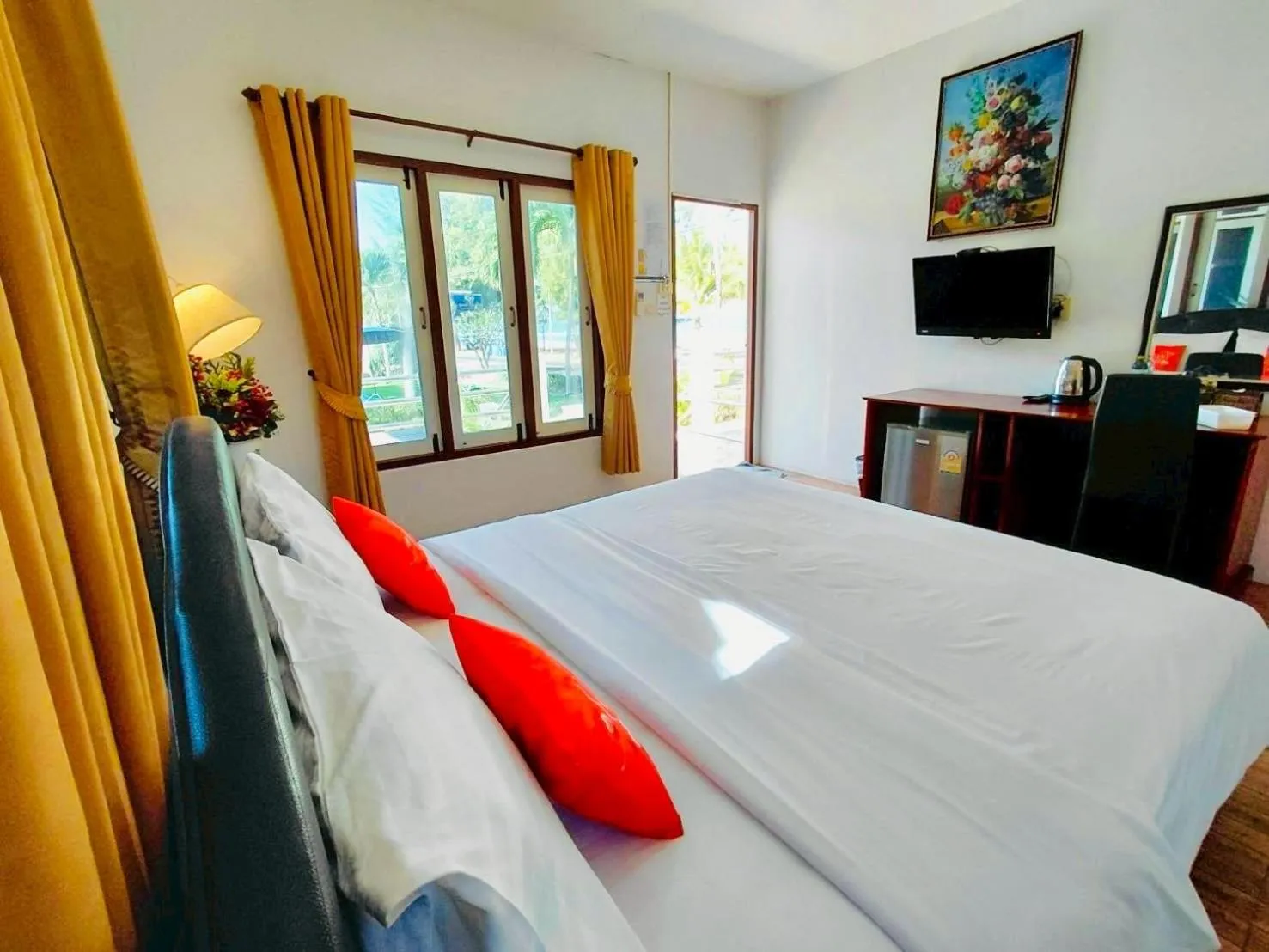 Bed in Baan Golden Resort & Residences