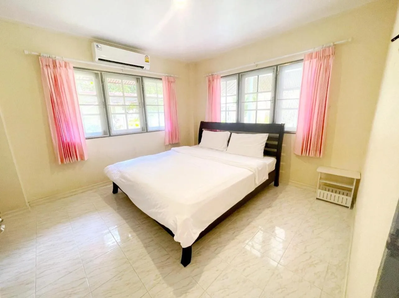 Bed in Baan Golden Resort & Residences