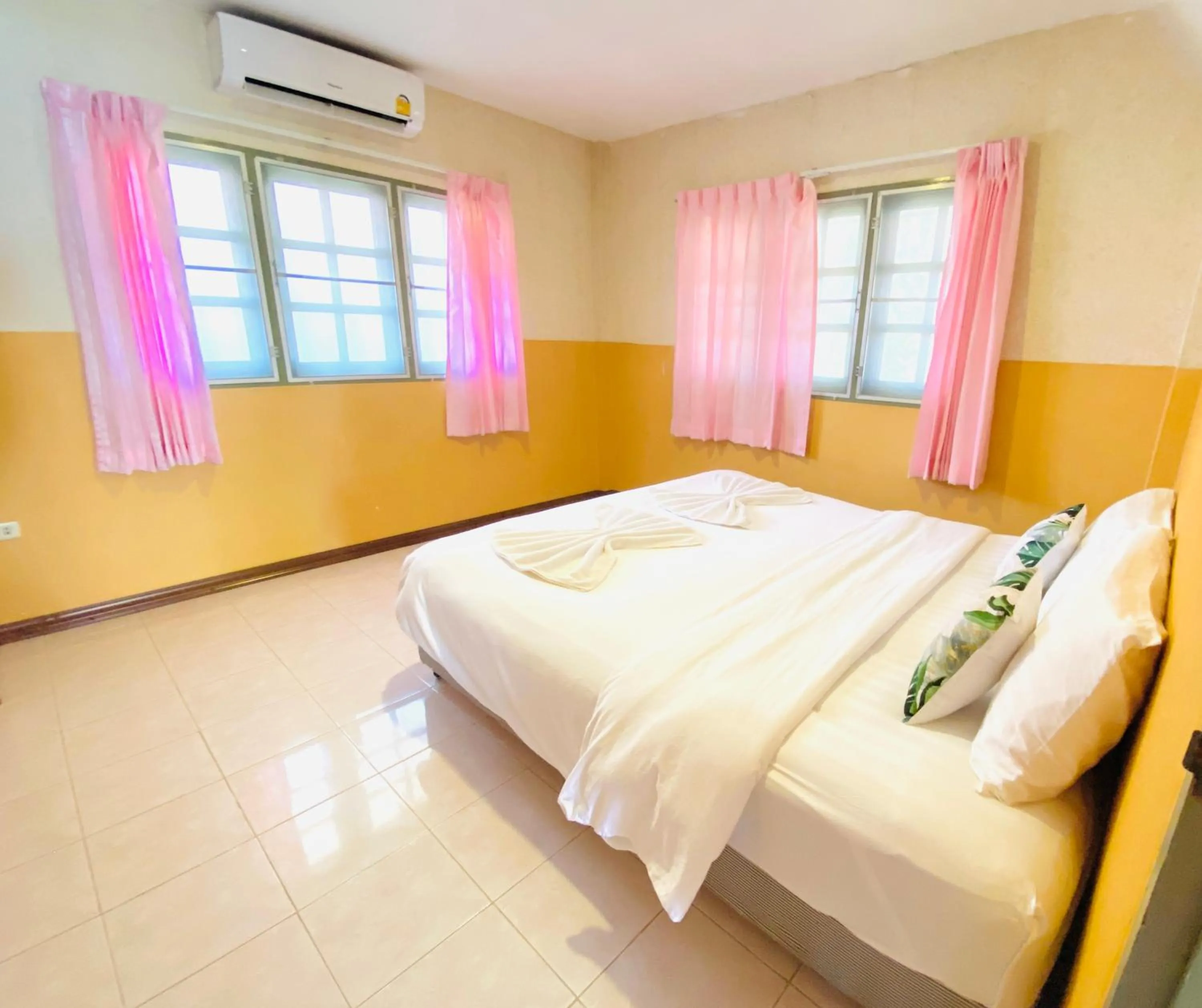 Bed in Baan Golden Resort & Residences