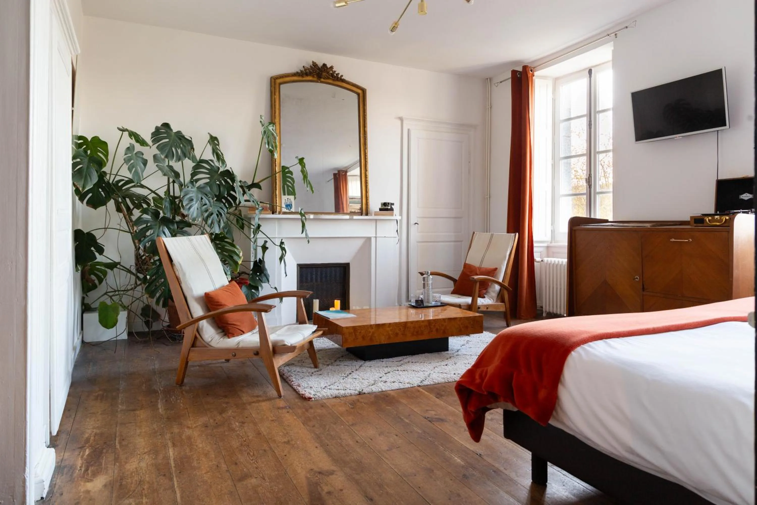 Photo of the whole room, Bed in Artefact