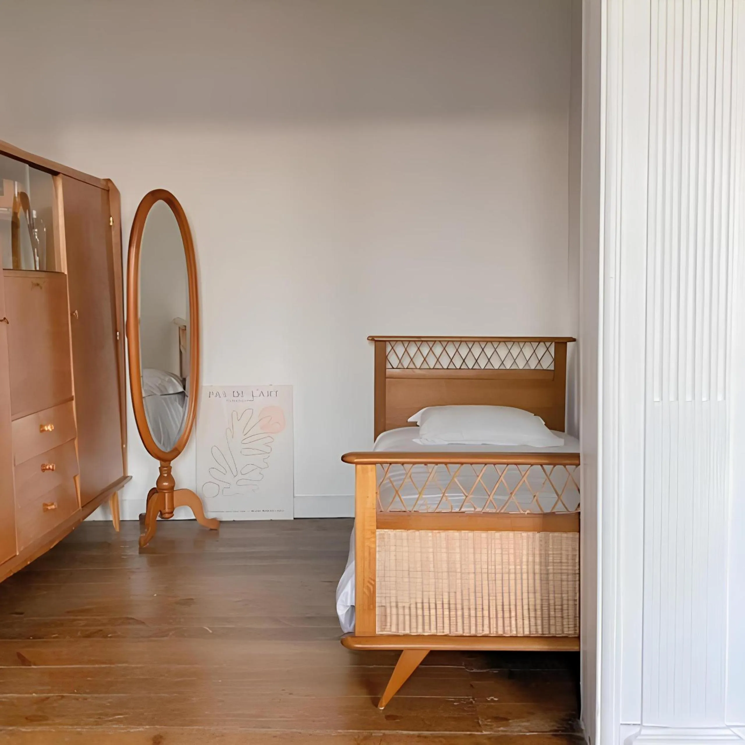 Photo of the whole room, Bed in Artefact