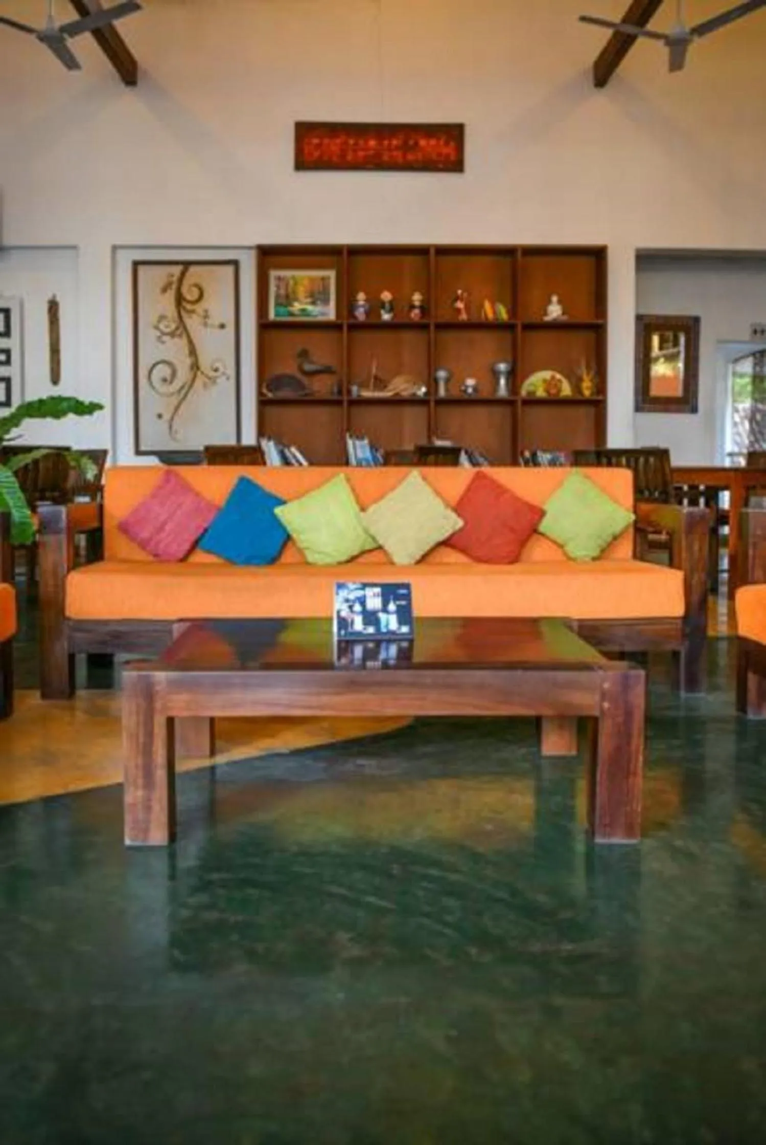 Restaurant/places to eat in Hotel Vibration