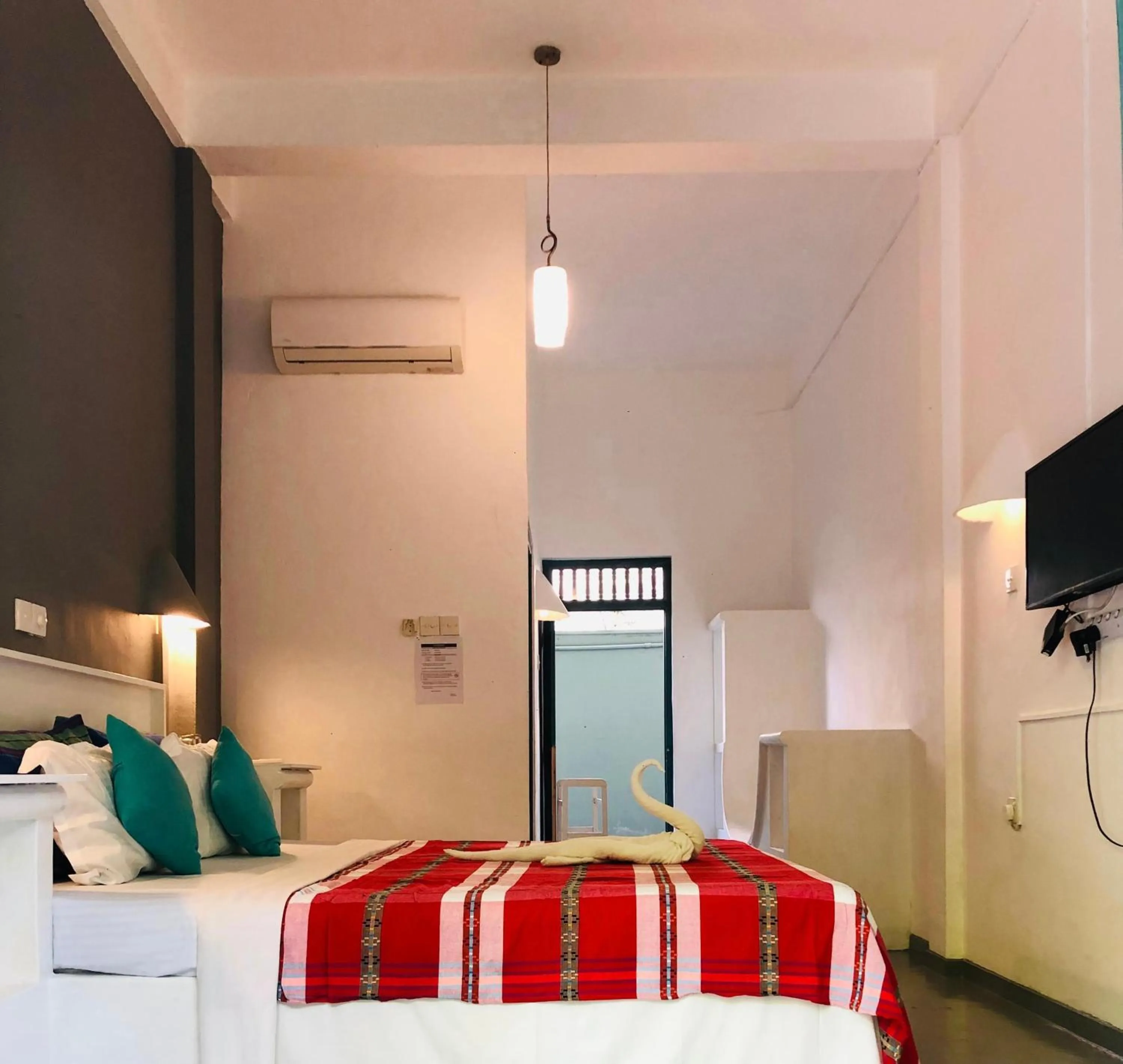 Bed in Hotel Vibration