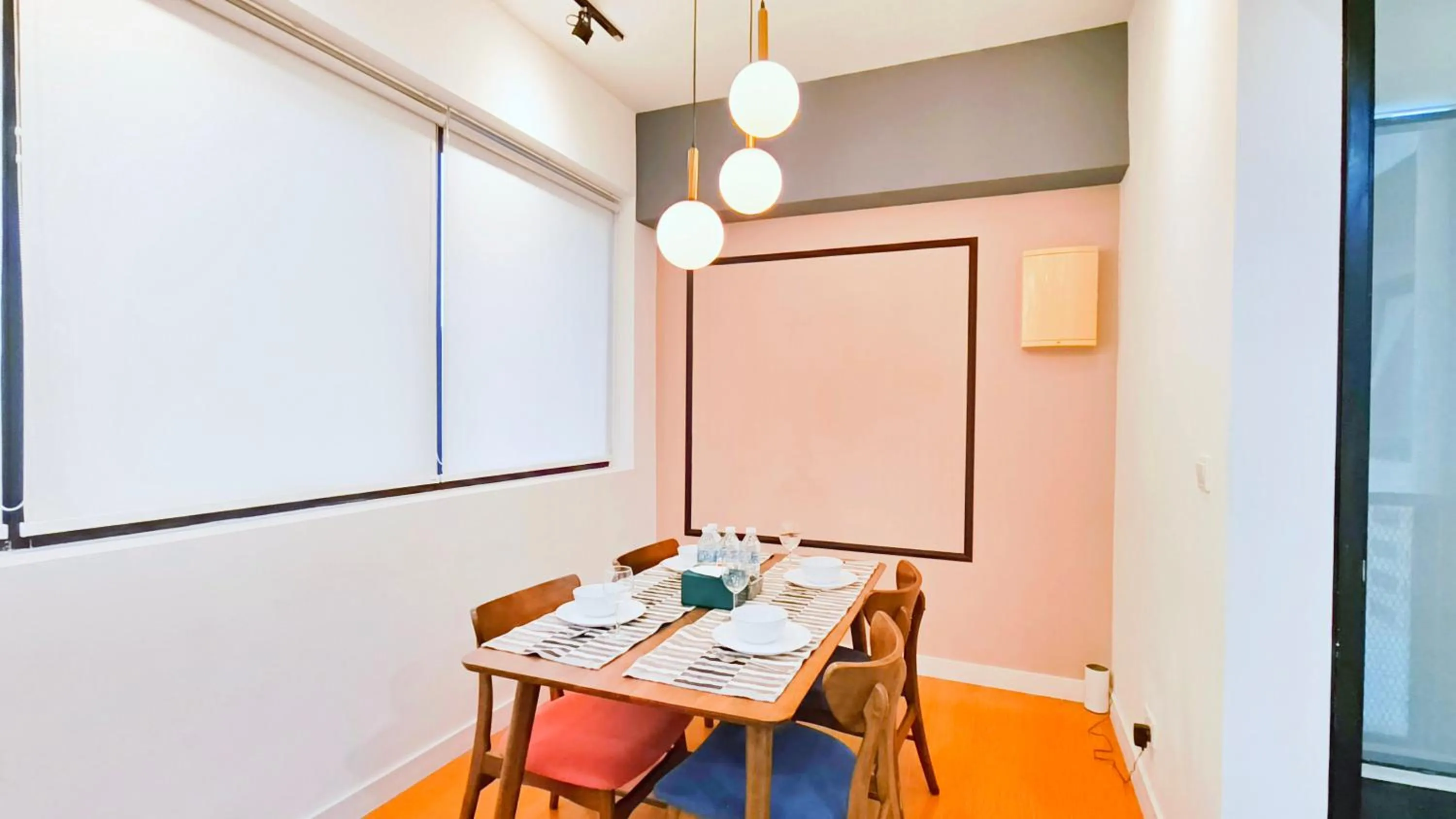 Seating area in Manatidur@THE HUB SS2