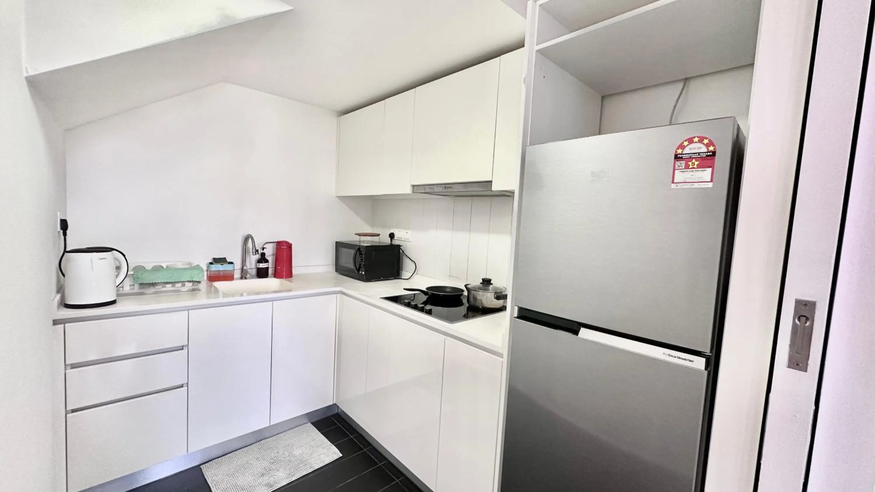 kitchen in Manatidur@THE HUB SS2