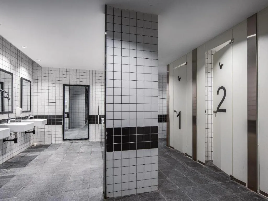 Toilet in Xi'an Desti Youth Park Hostel Bell & Drum Tower