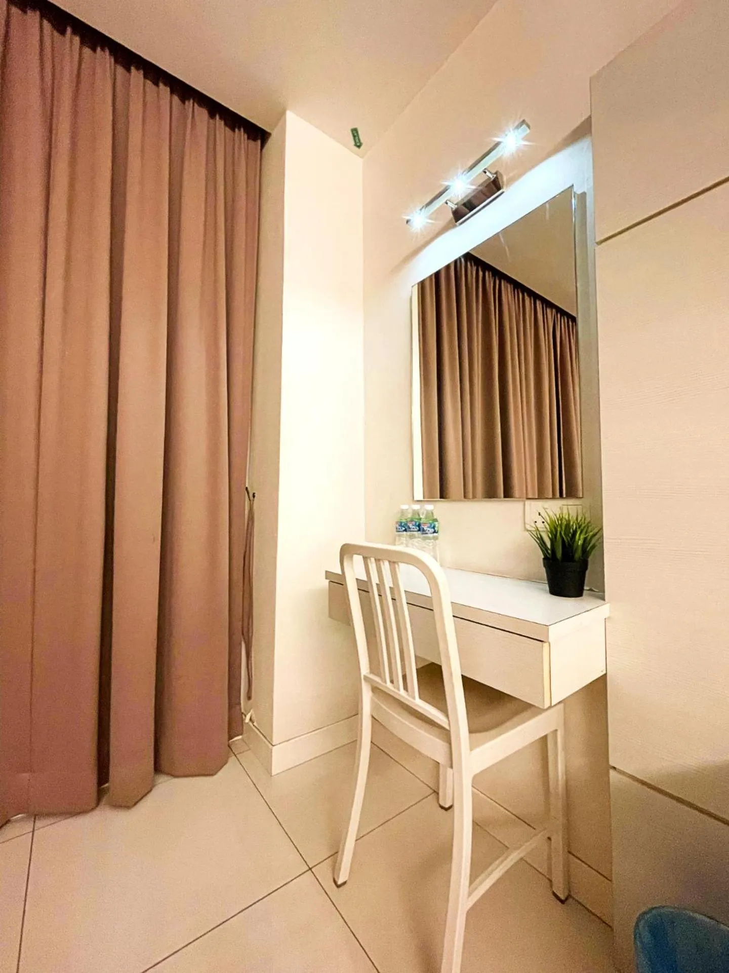 Bedroom, Dining Area in ESQ Shamelin Hotel