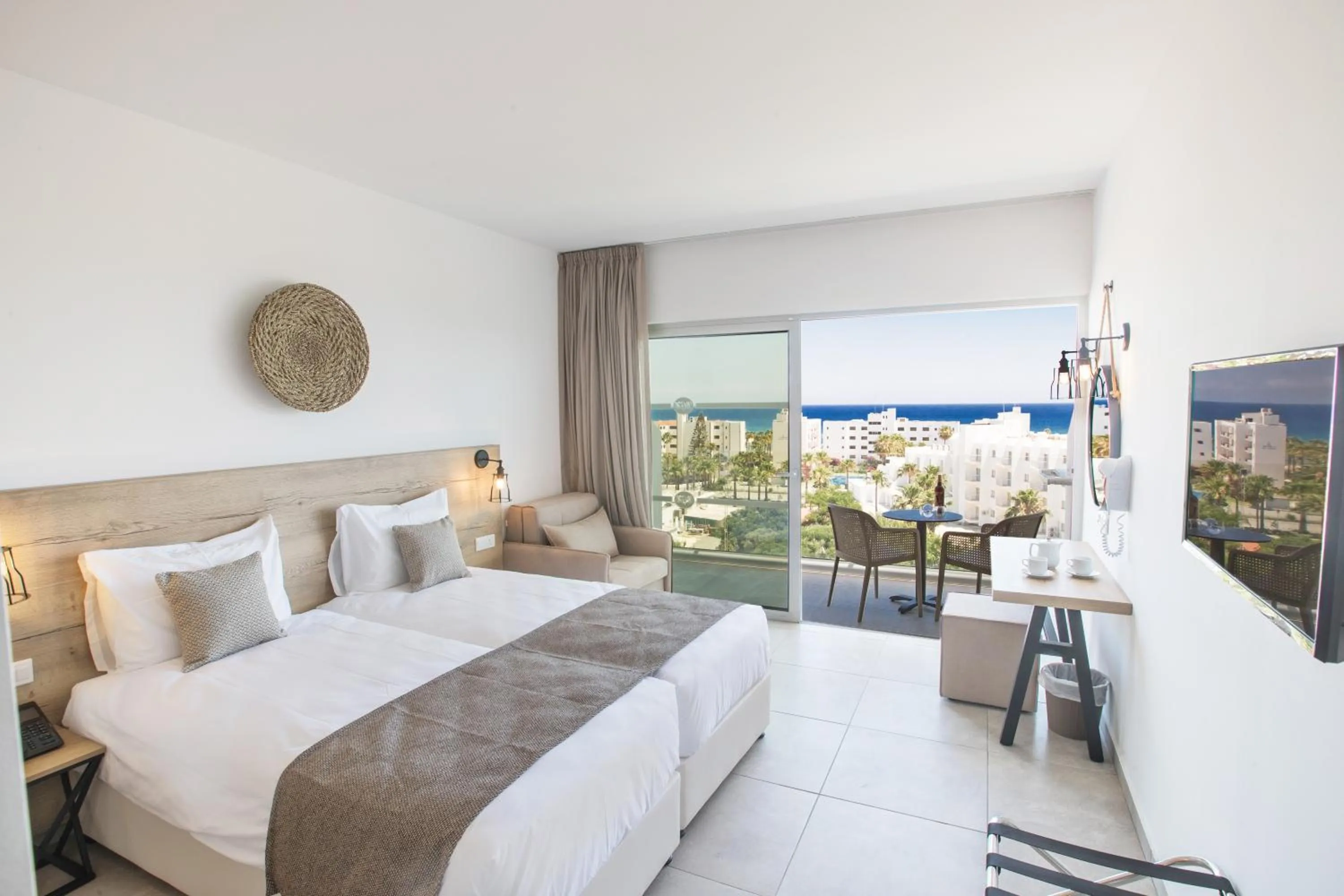 Bed in Bohemian Gardens Hotel