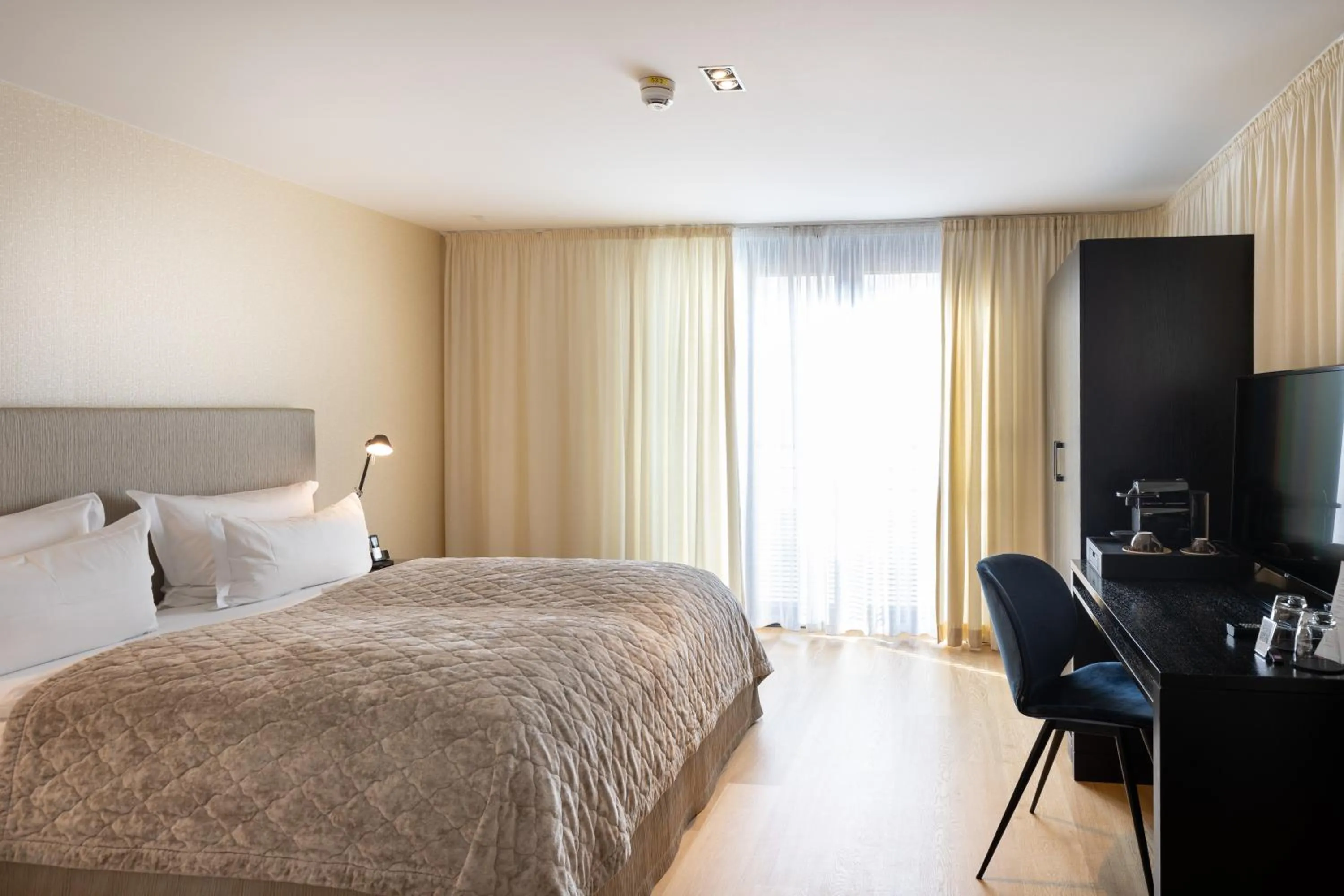 Bedroom, Bed in La Mansion Vi Vadi Hotel