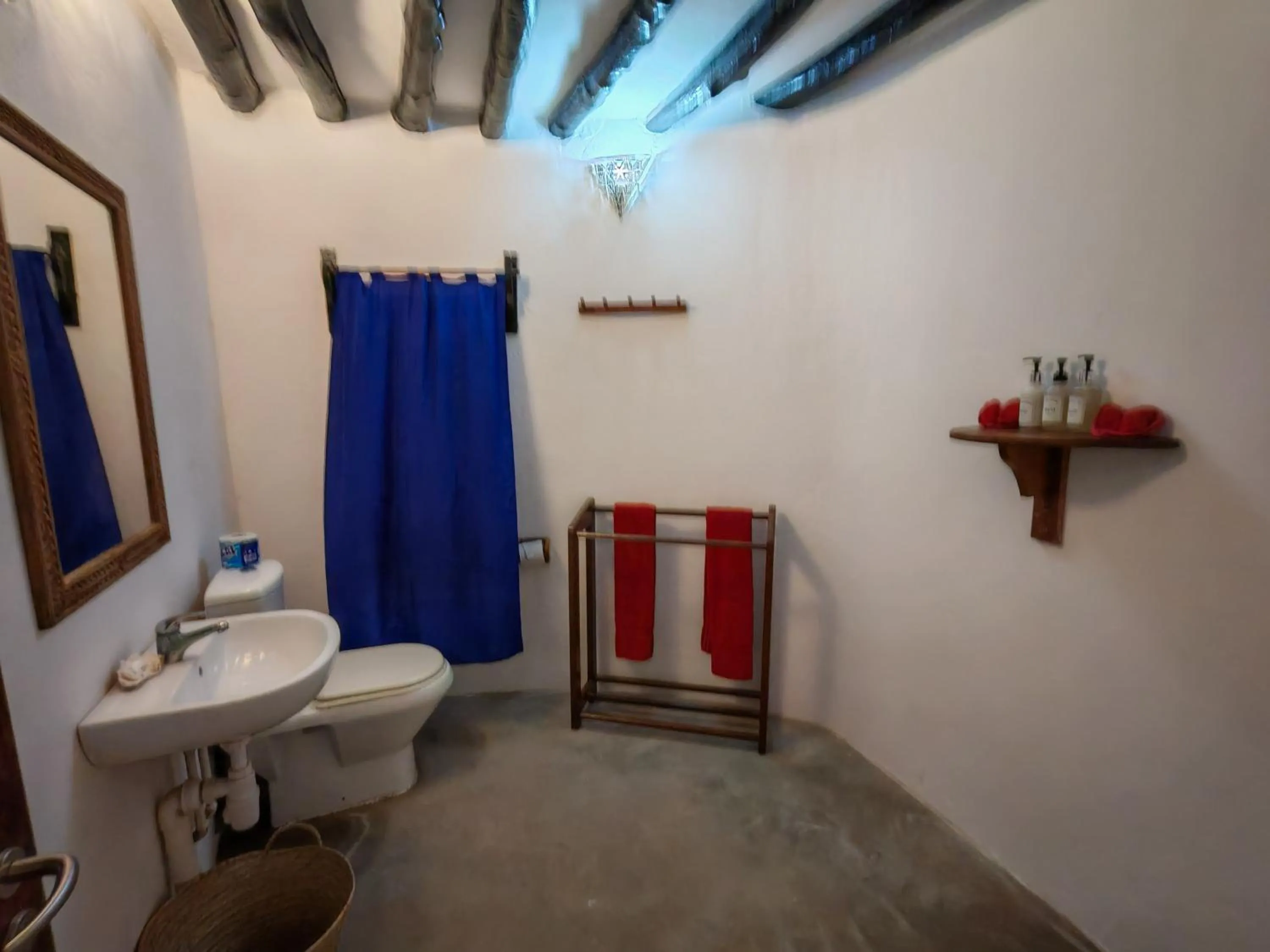 Toilet in Unguja Lodge