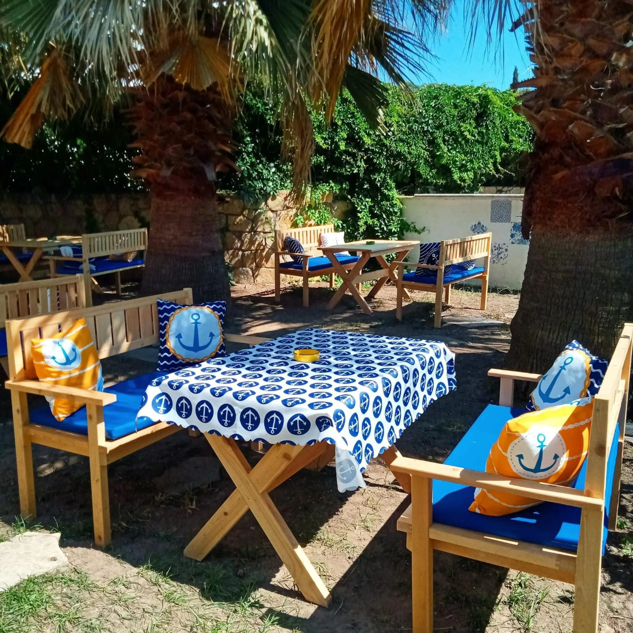 Restaurant/places to eat in The Mara Suite