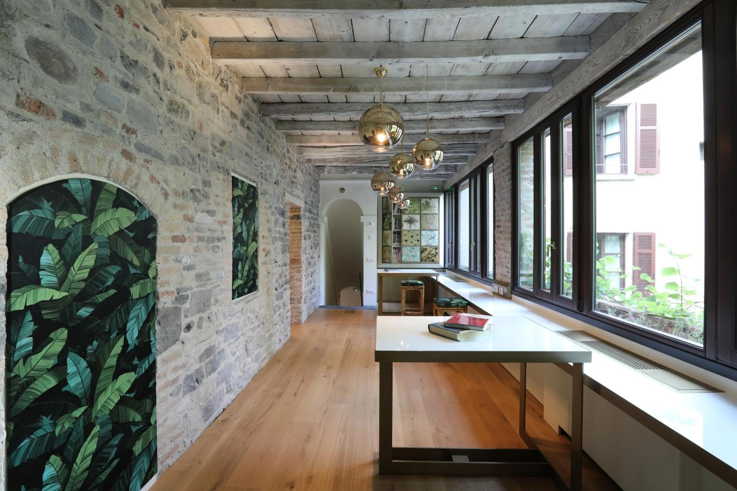 Lounge or bar in Suites&Atelier Lake Como