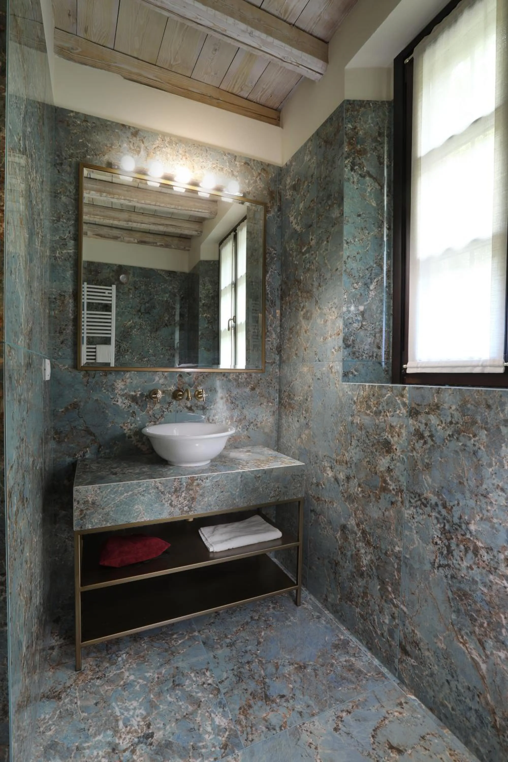 Bathroom in Suites&Atelier Lake Como