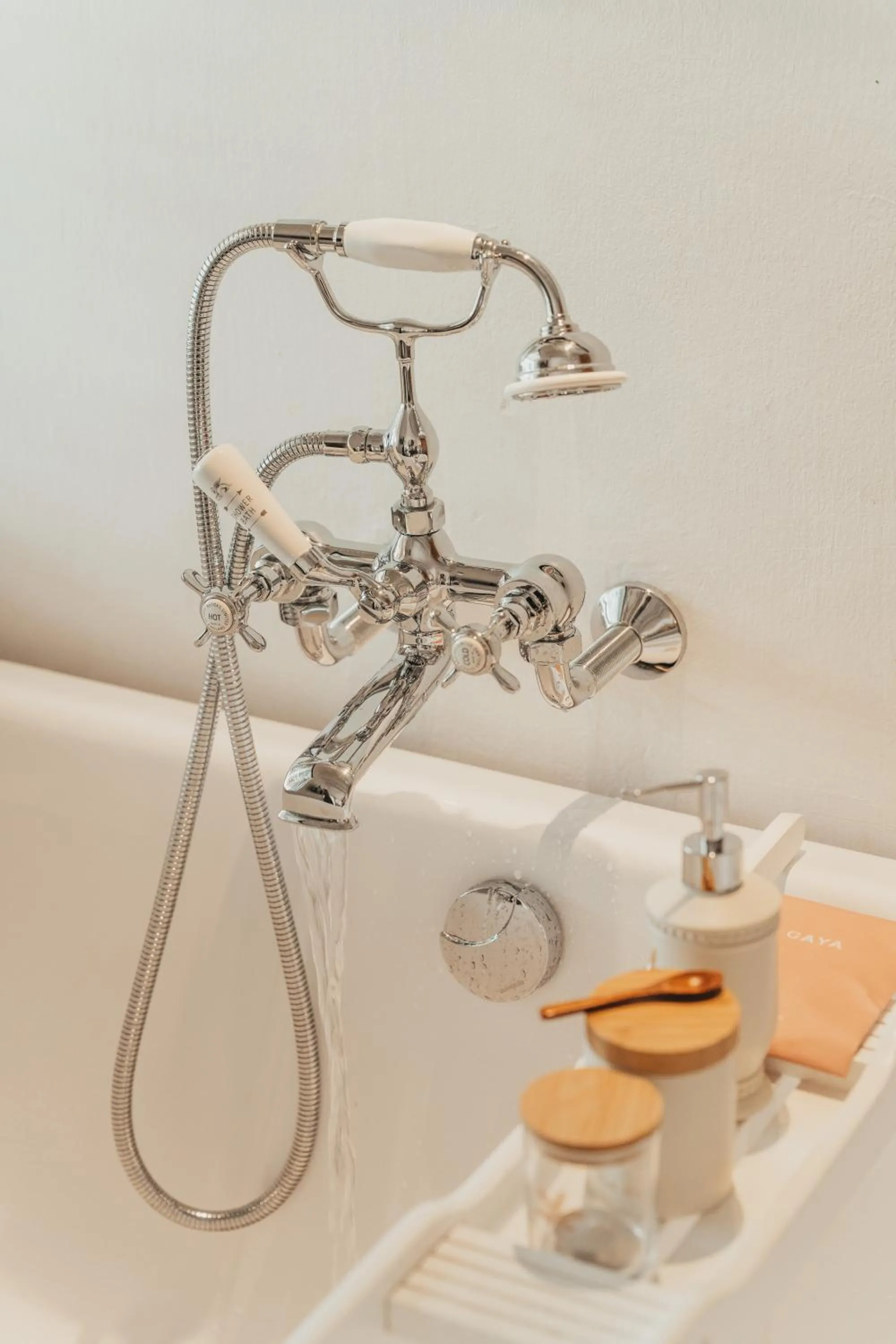 Bath in La Maison 20 Degrés Sud - Relais & Châteaux