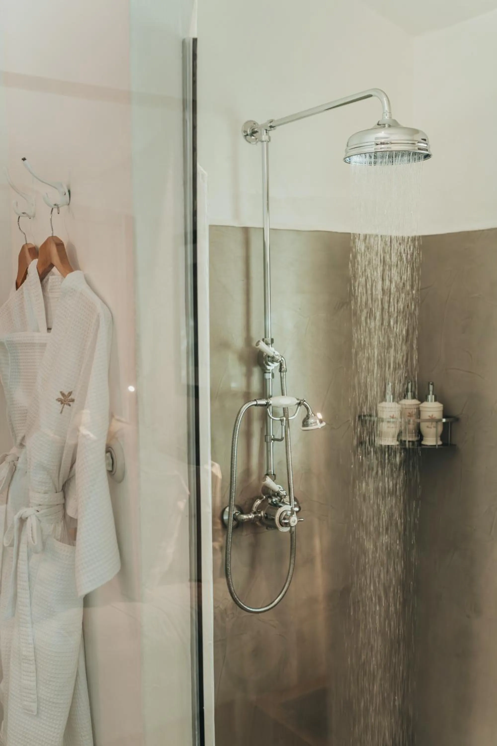 Shower in La Maison 20 Degrés Sud - Relais & Châteaux