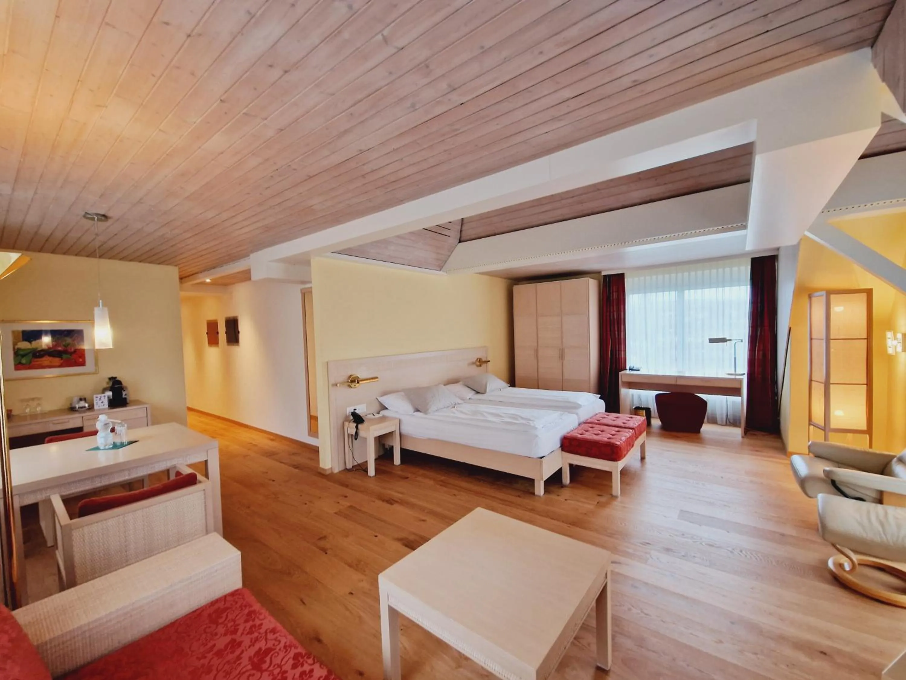 Bedroom, Bed in Engimatt City & Garden Hotel