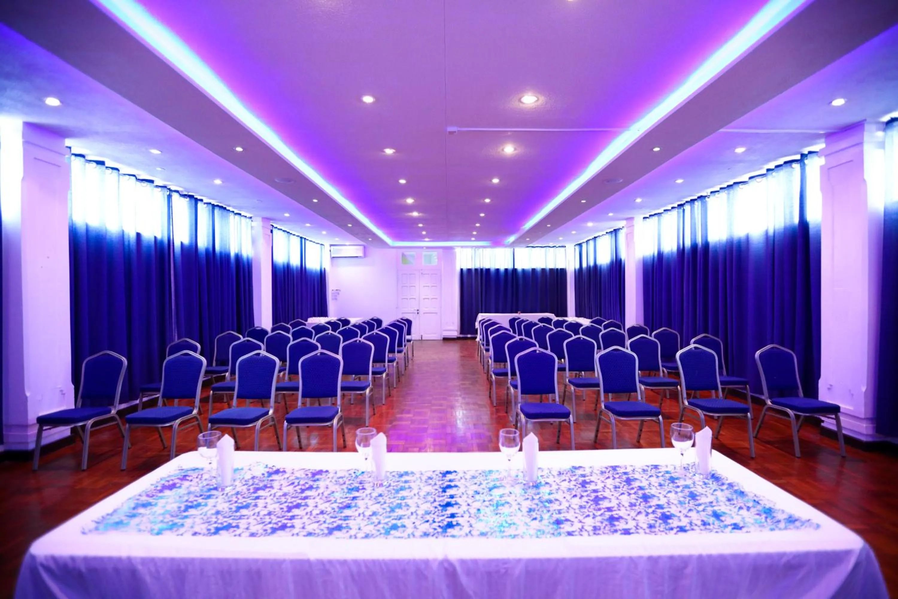 Business facilities in Le Grand Bleu Hotel
