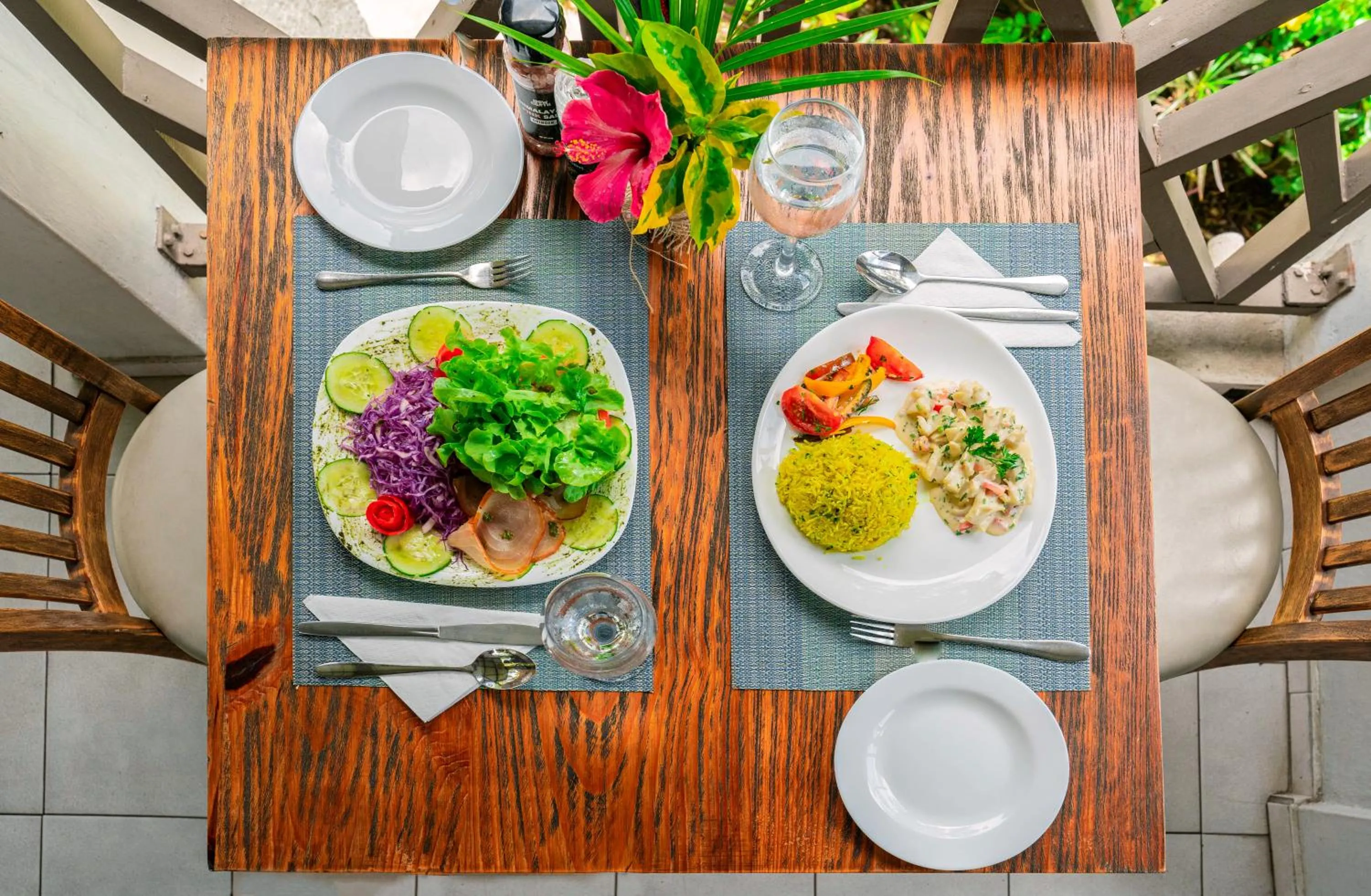 Restaurant/places to eat in Le Grand Bleu Hotel