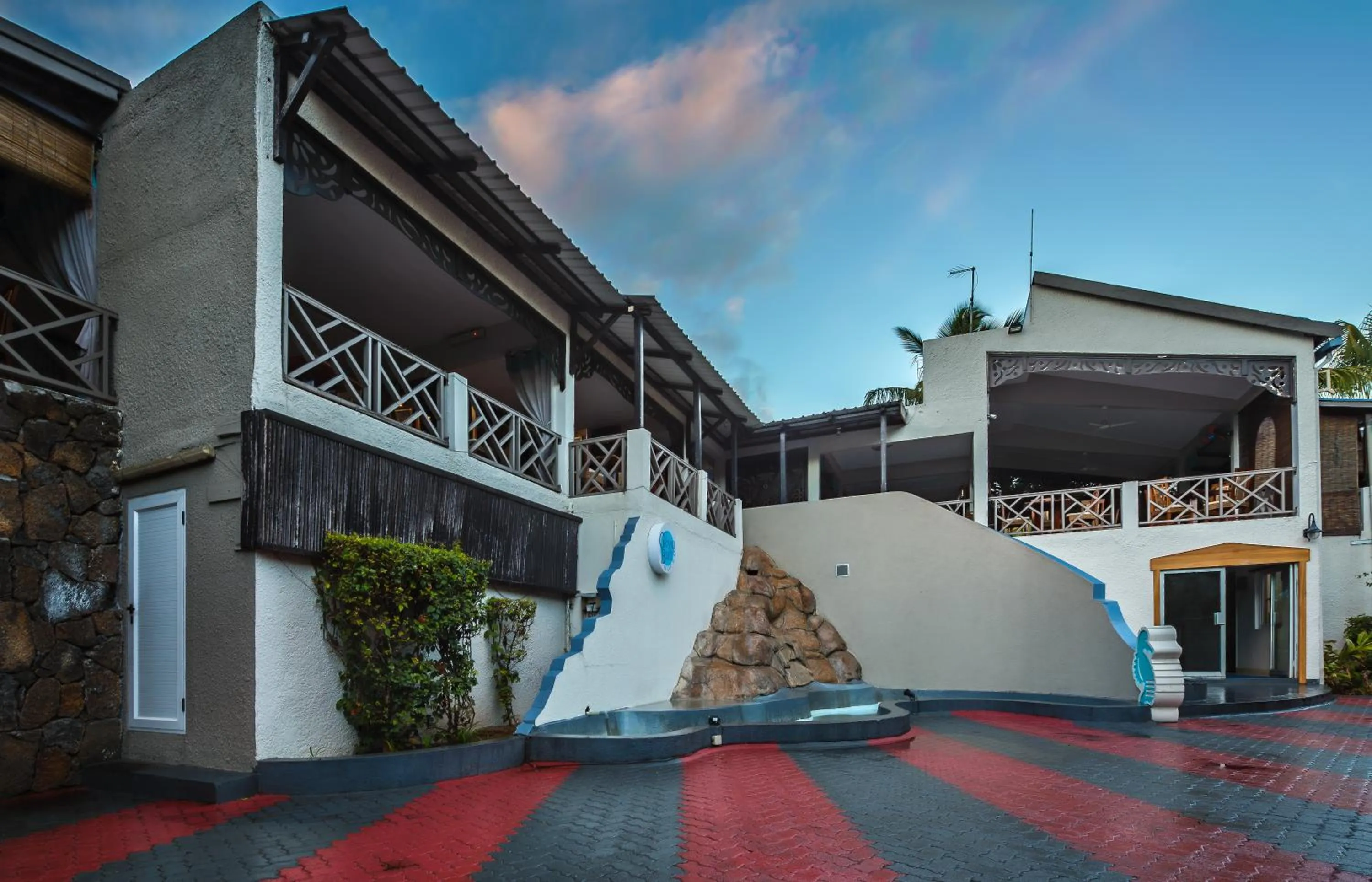 Property building in Le Grand Bleu Hotel