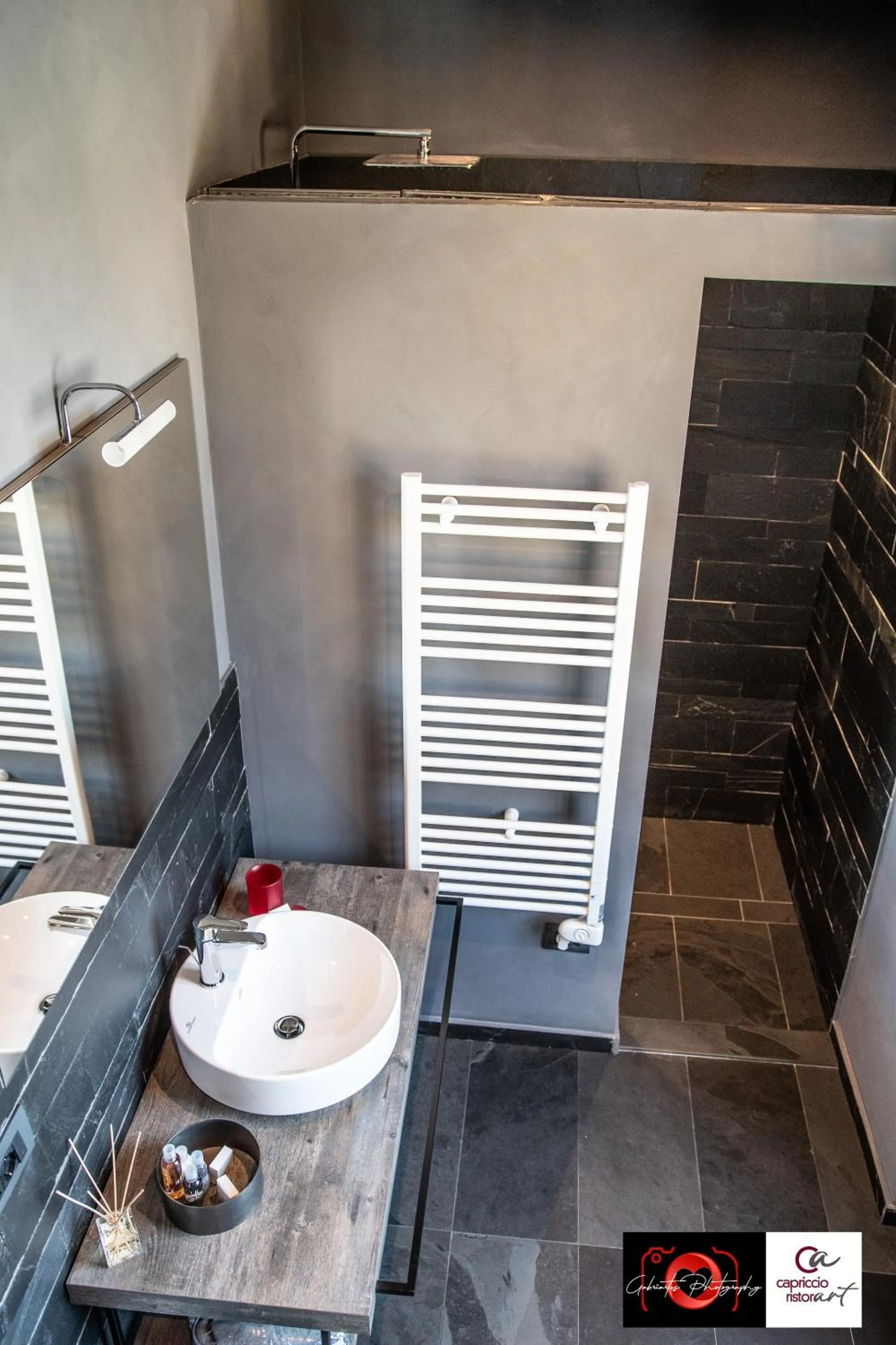 Bathroom in Capriccio Art Hotel