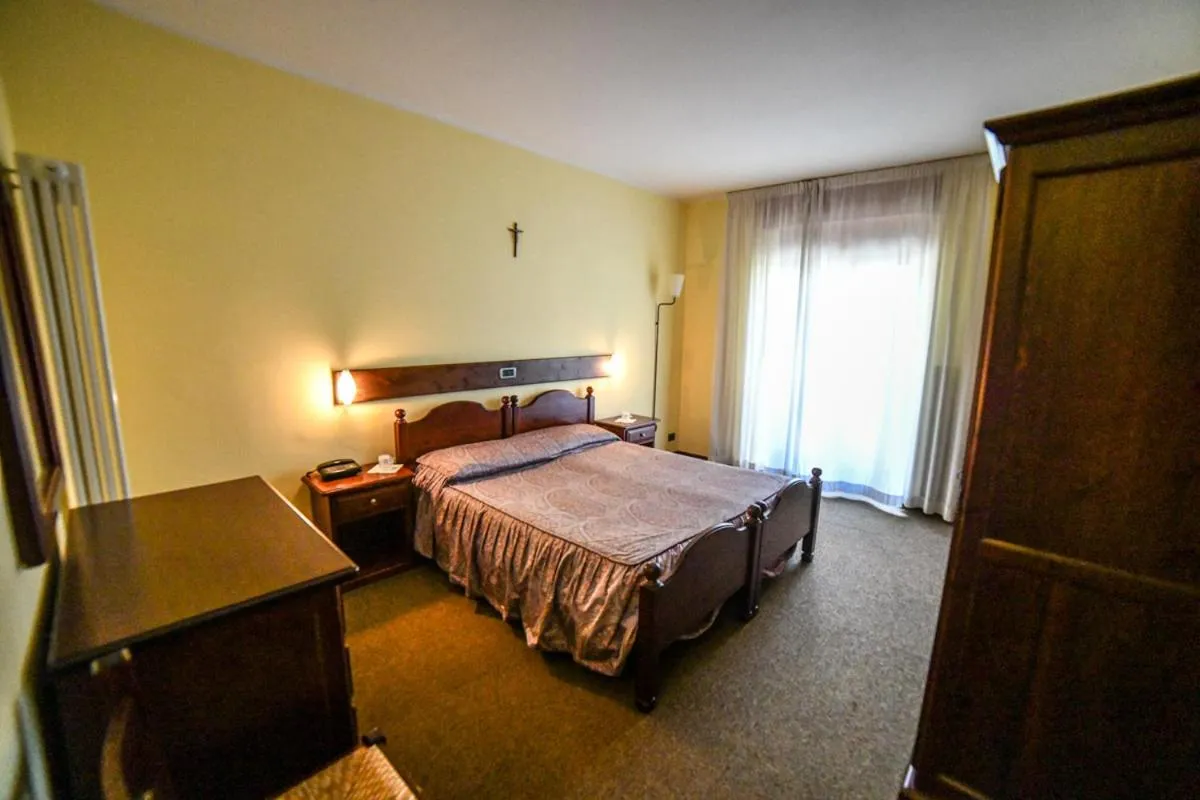 Bed in Hotel Monte Nebin