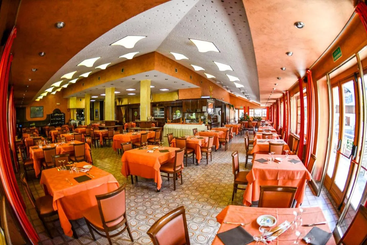 Restaurant/places to eat in Hotel Monte Nebin