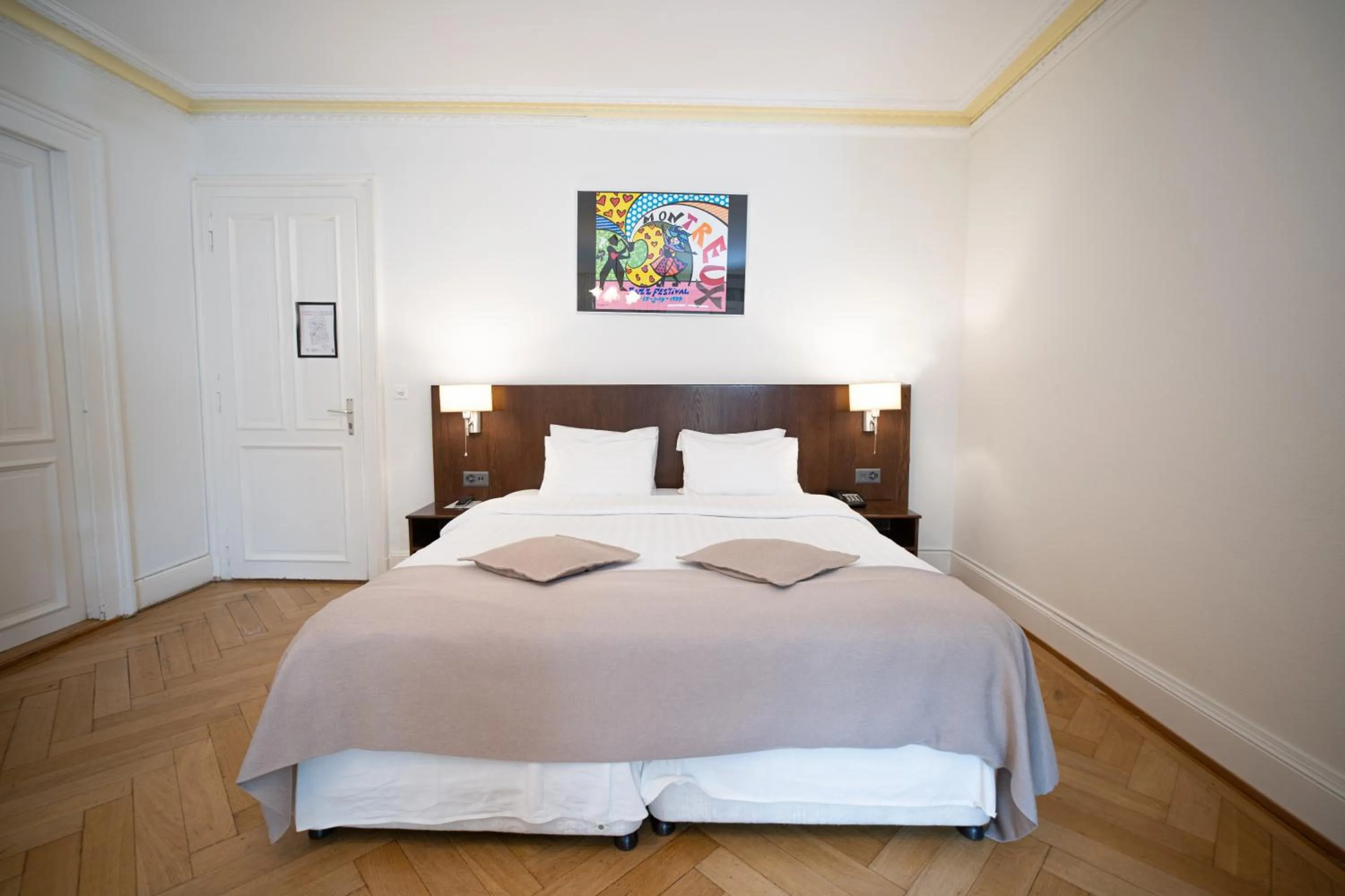 Bed in J5 Hotels Helvetie & La Brasserie