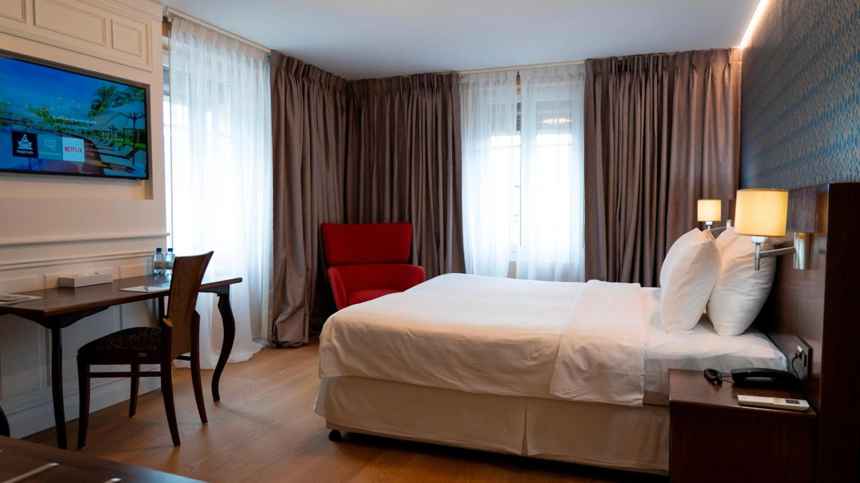 Bed in J5 Hotels Helvetie & La Brasserie