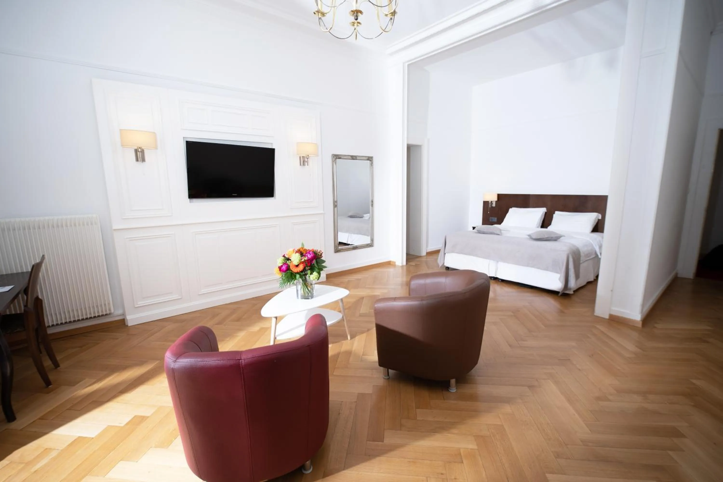 Bedroom, Bed in J5 Hotels Helvetie & La Brasserie