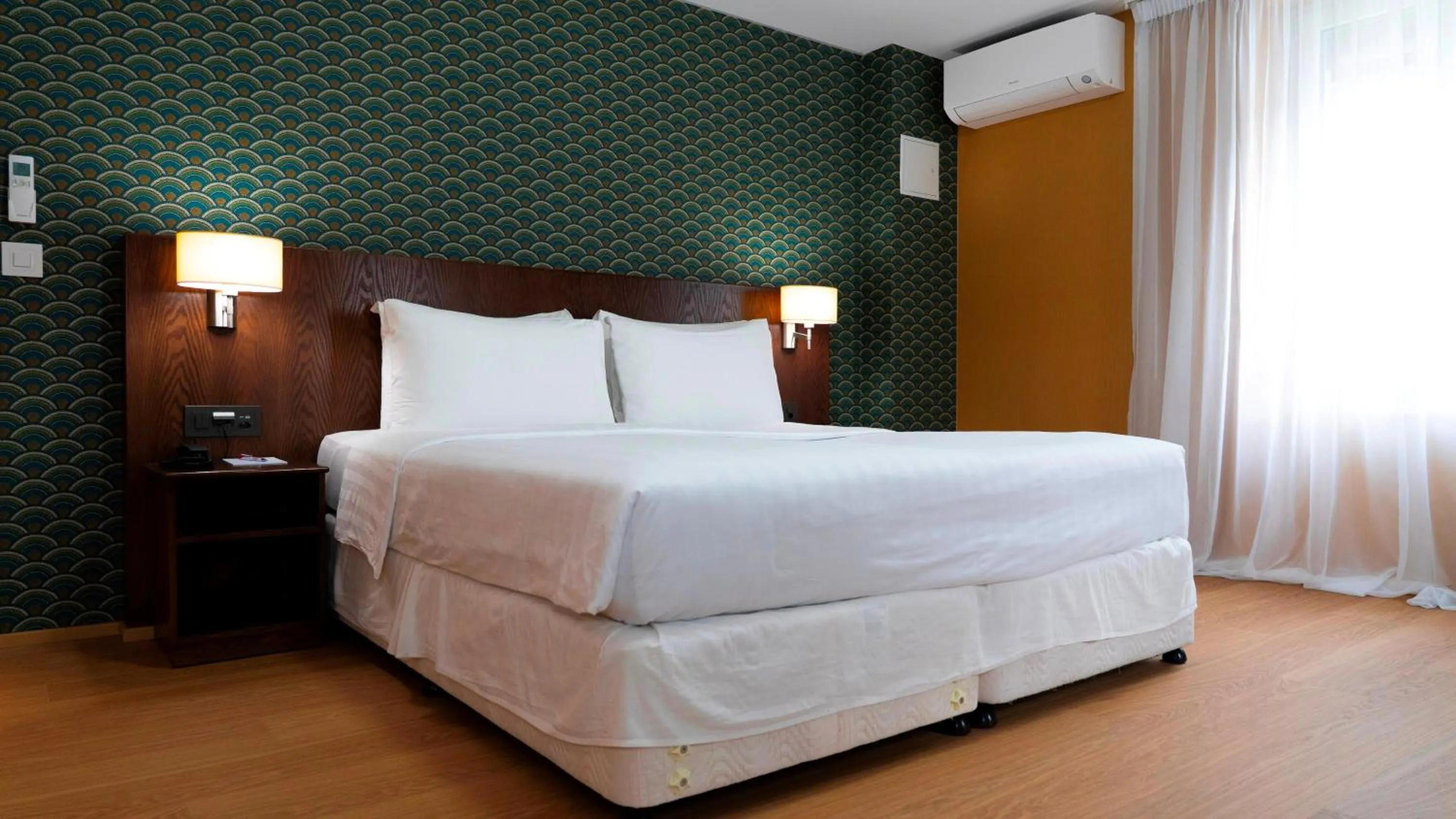 Bed in J5 Hotels Helvetie & La Brasserie