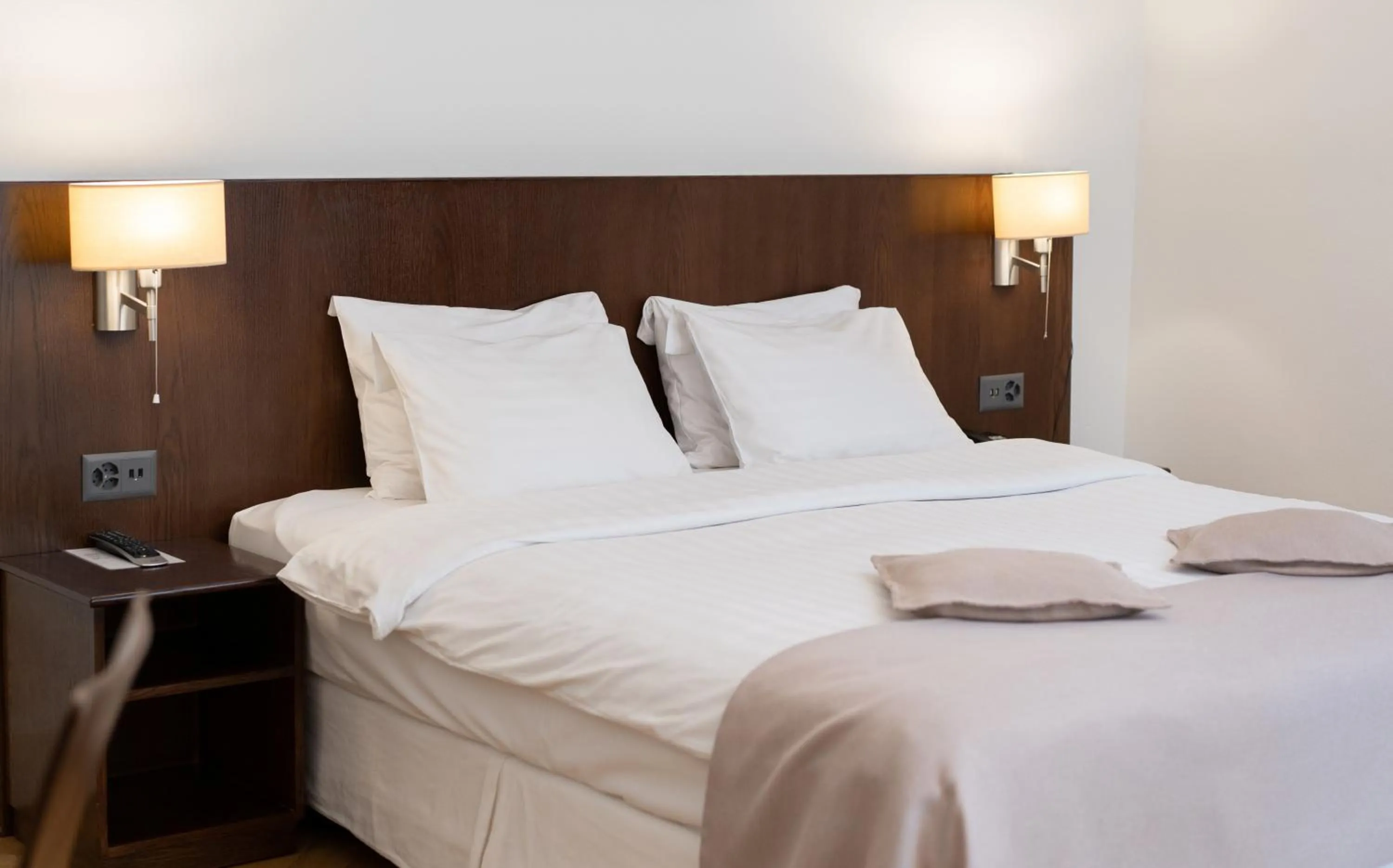 Photo of the whole room, Bed in J5 Hotels Helvetie & La Brasserie