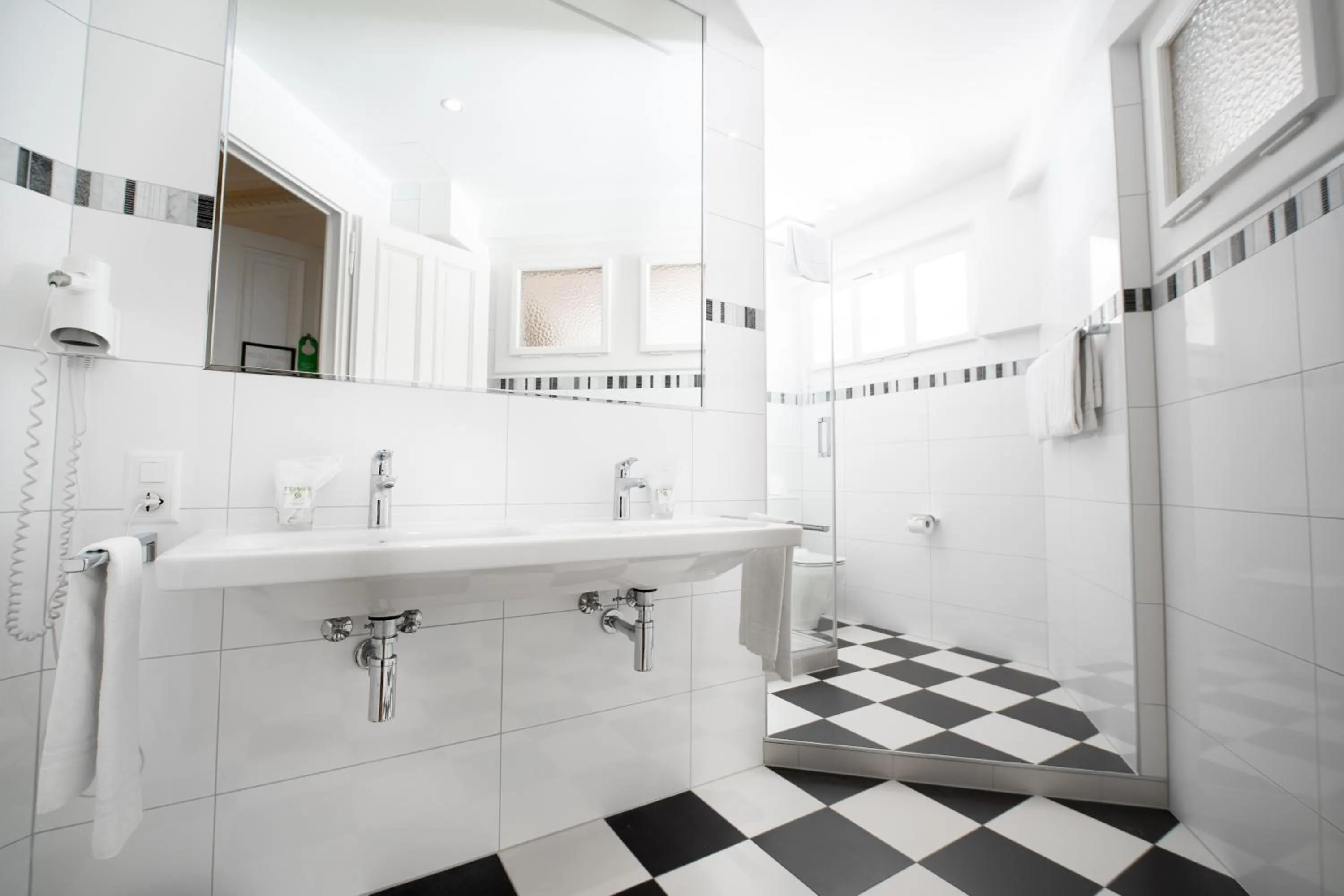 Bathroom in J5 Hotels Helvetie & La Brasserie